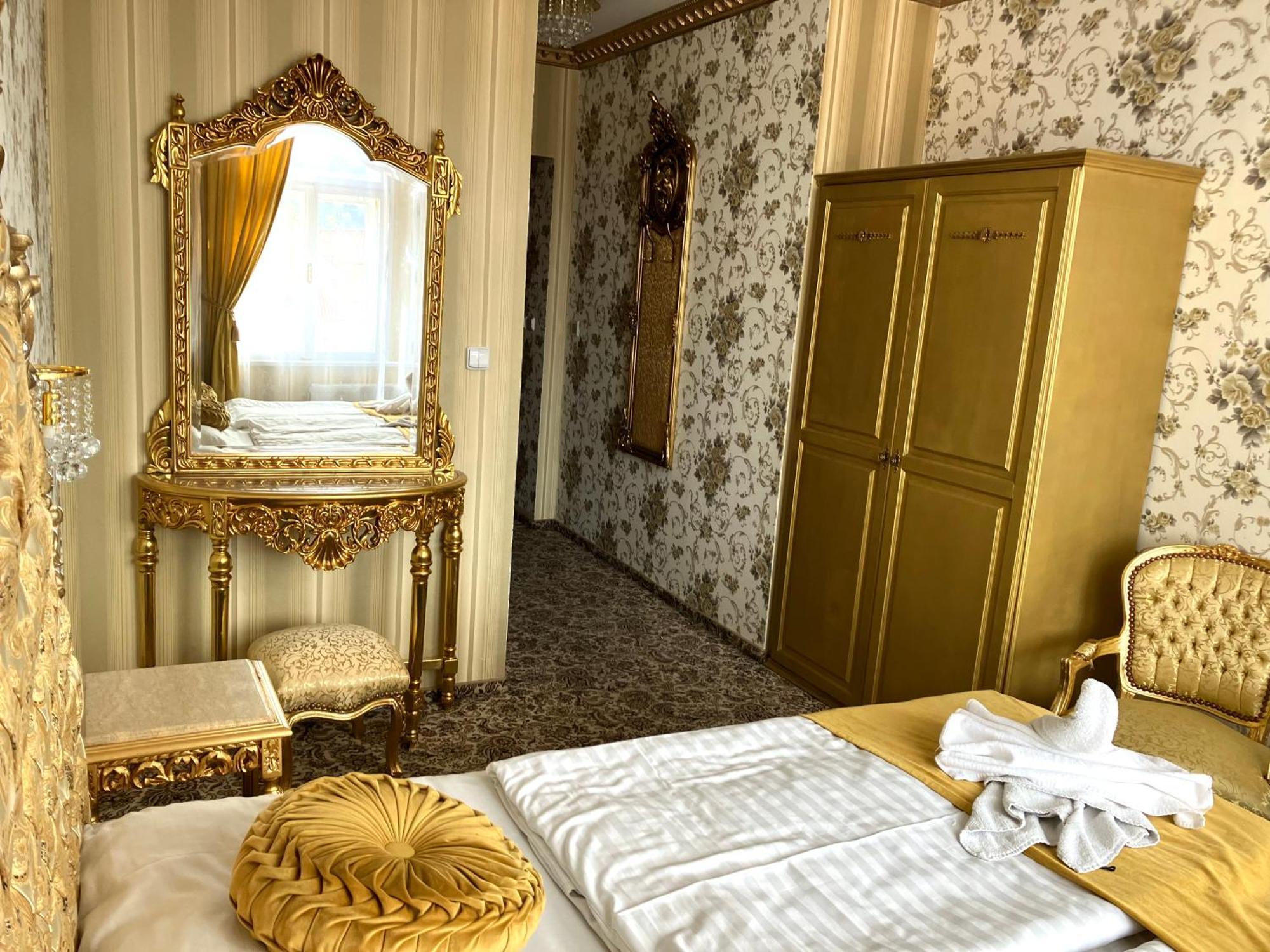 Queen Room