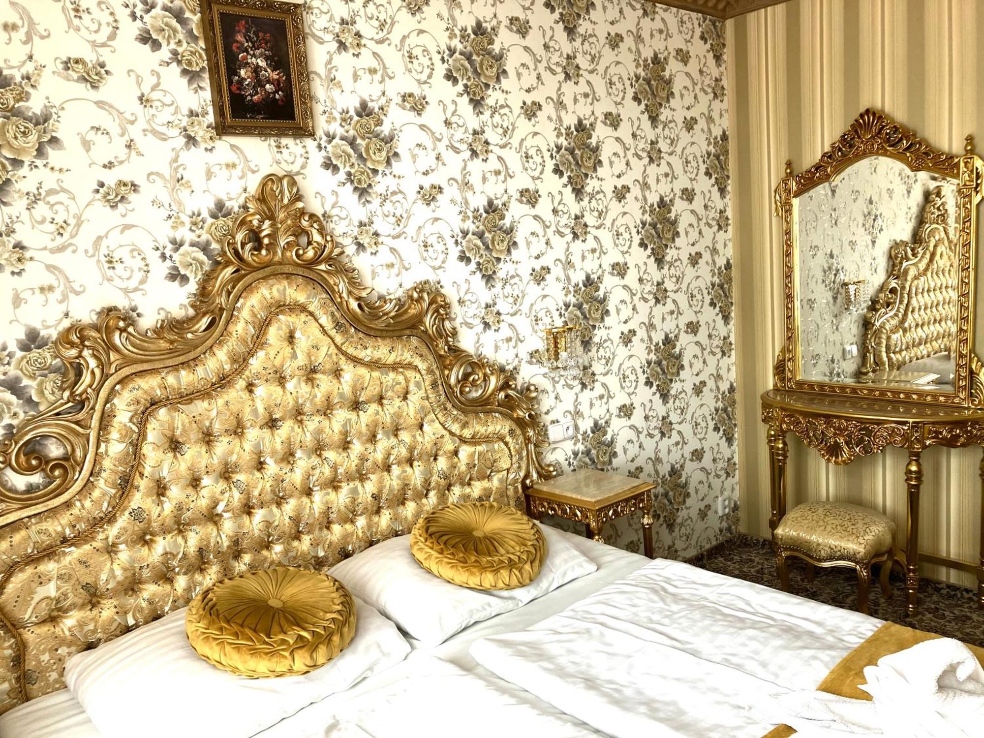 Queen Room