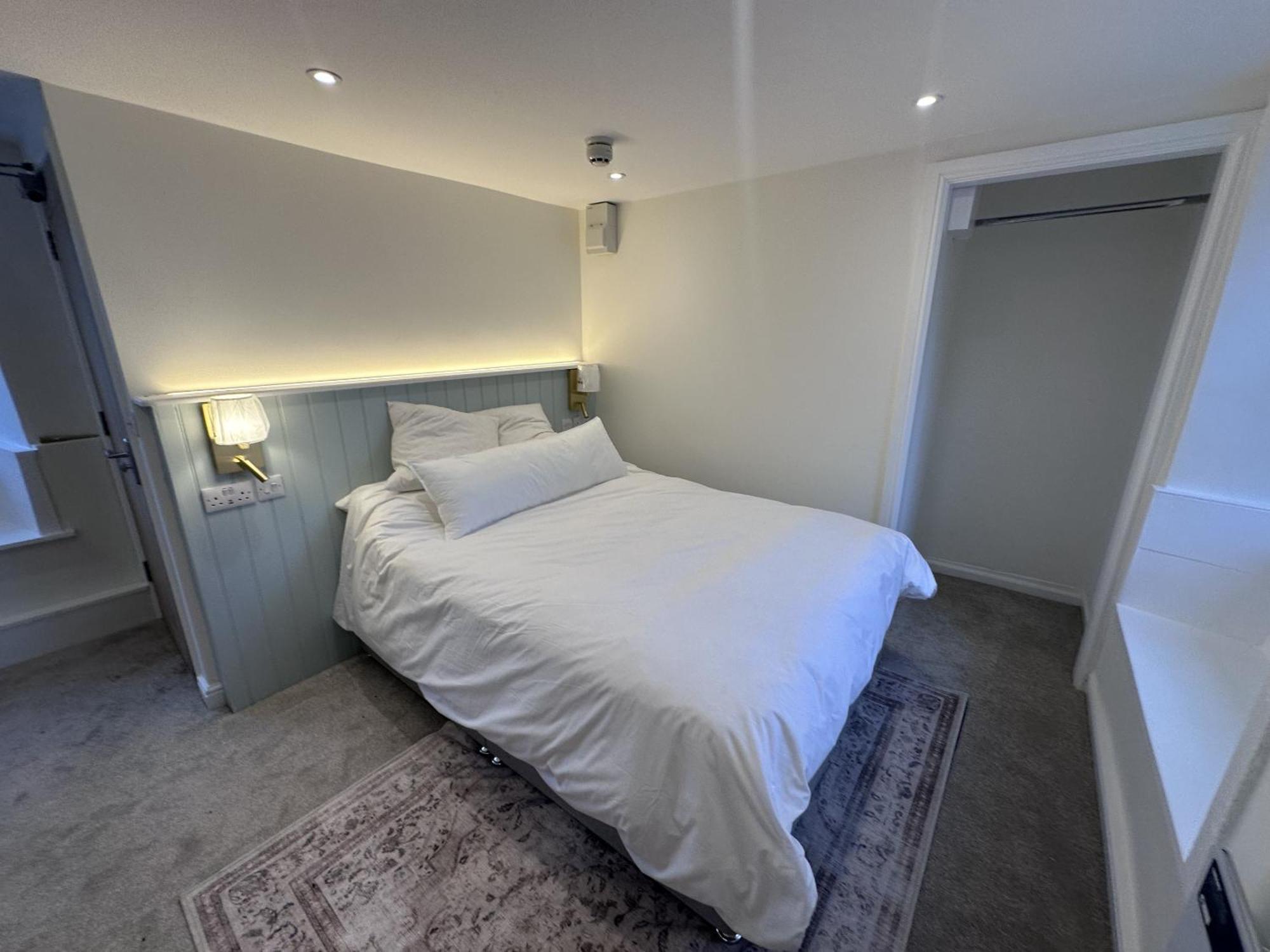 Deluxe Double Room with Shower,1658056137:JPEG