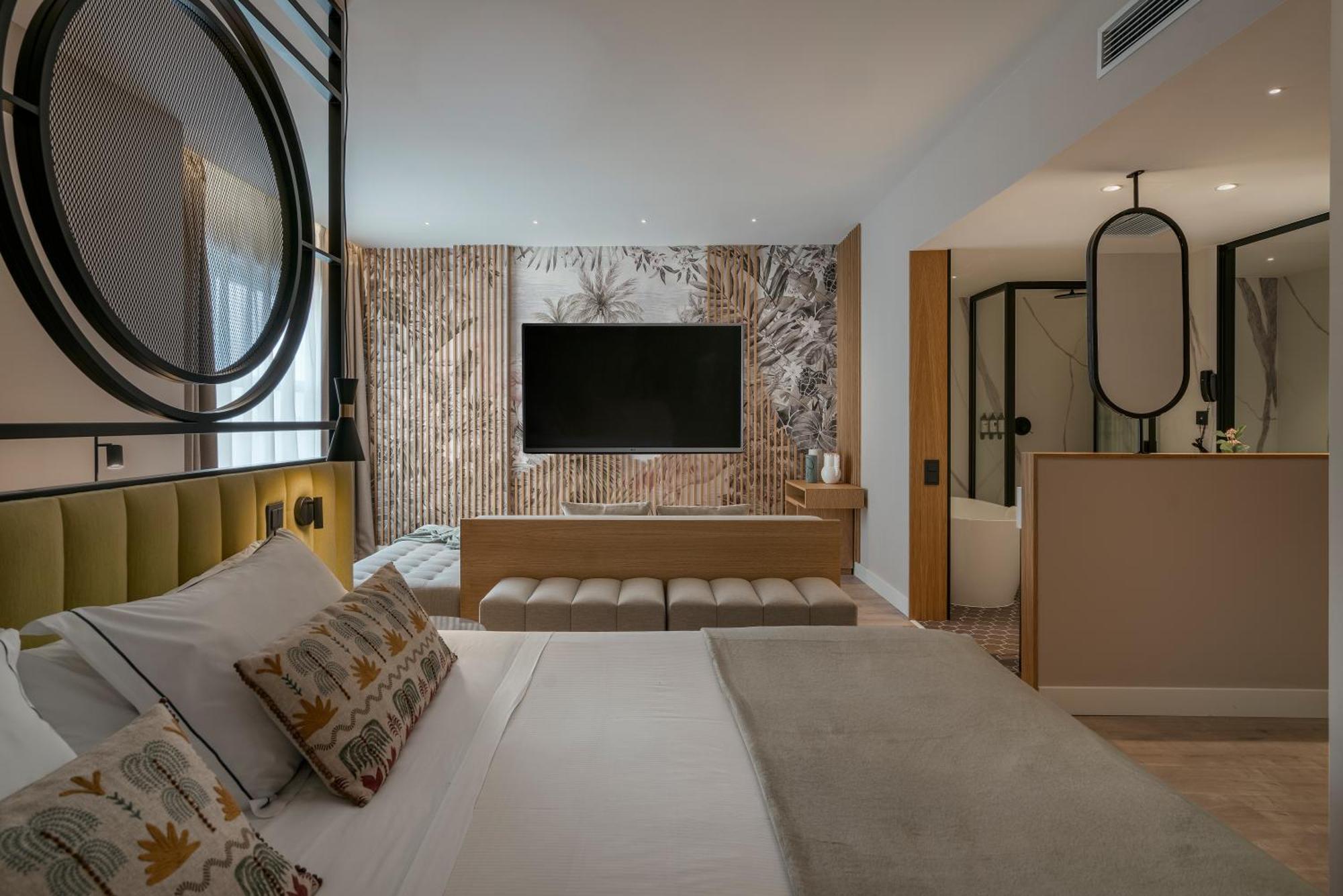 Deluxe Suite,1658067320:JPEG