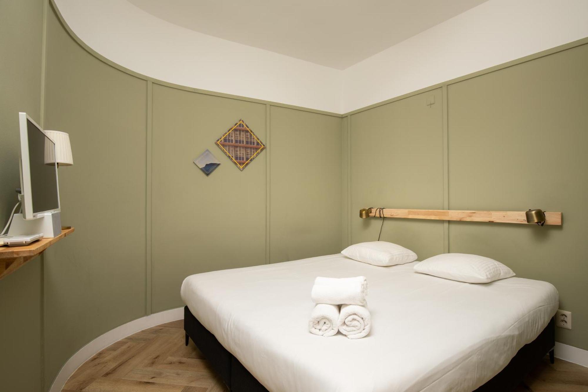 Double Room No Window