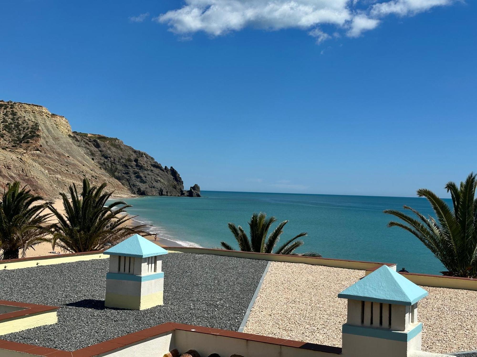 One-Bedroom Apartment Sea View