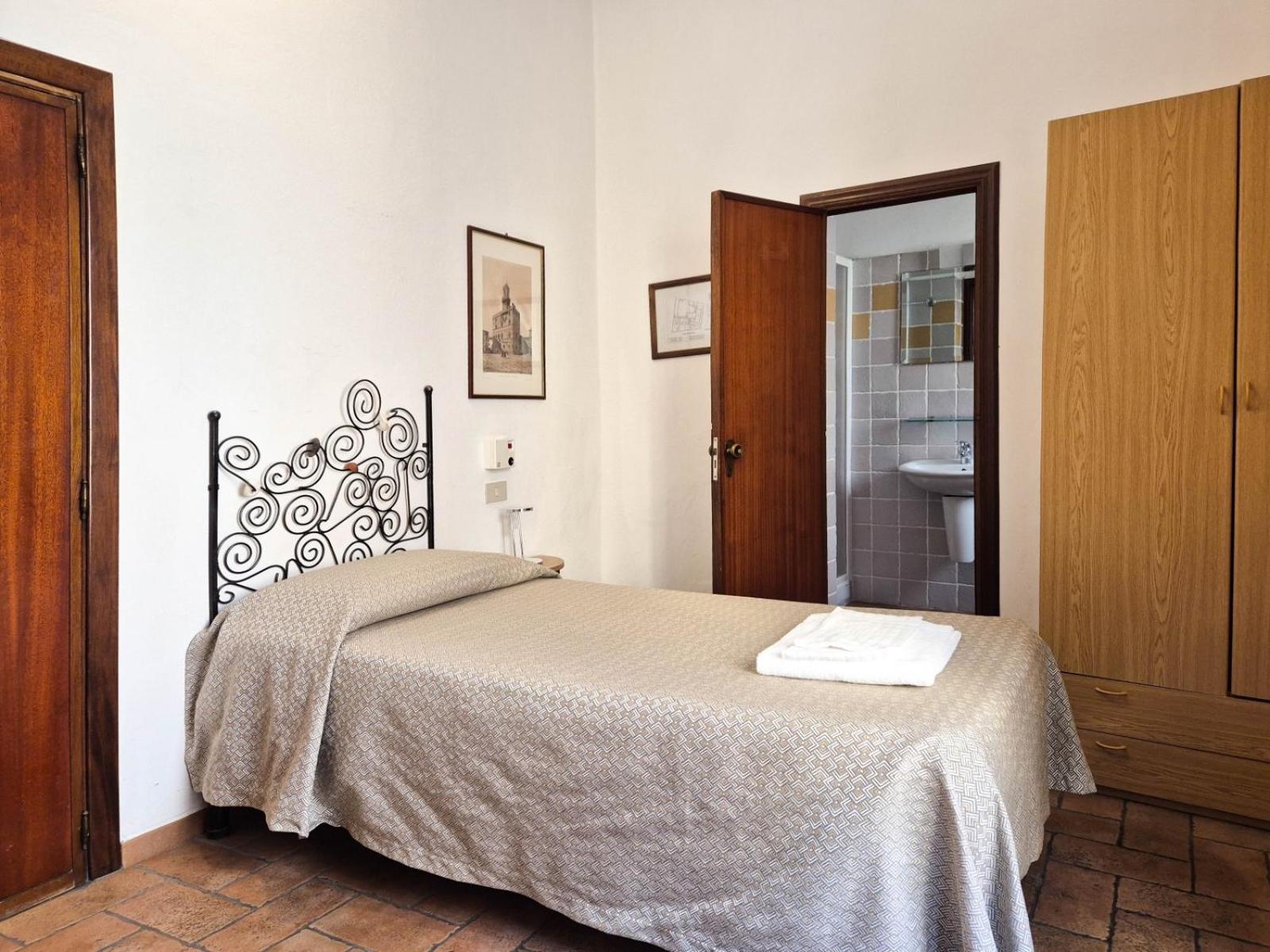 Single Room,1658077644:JPEG