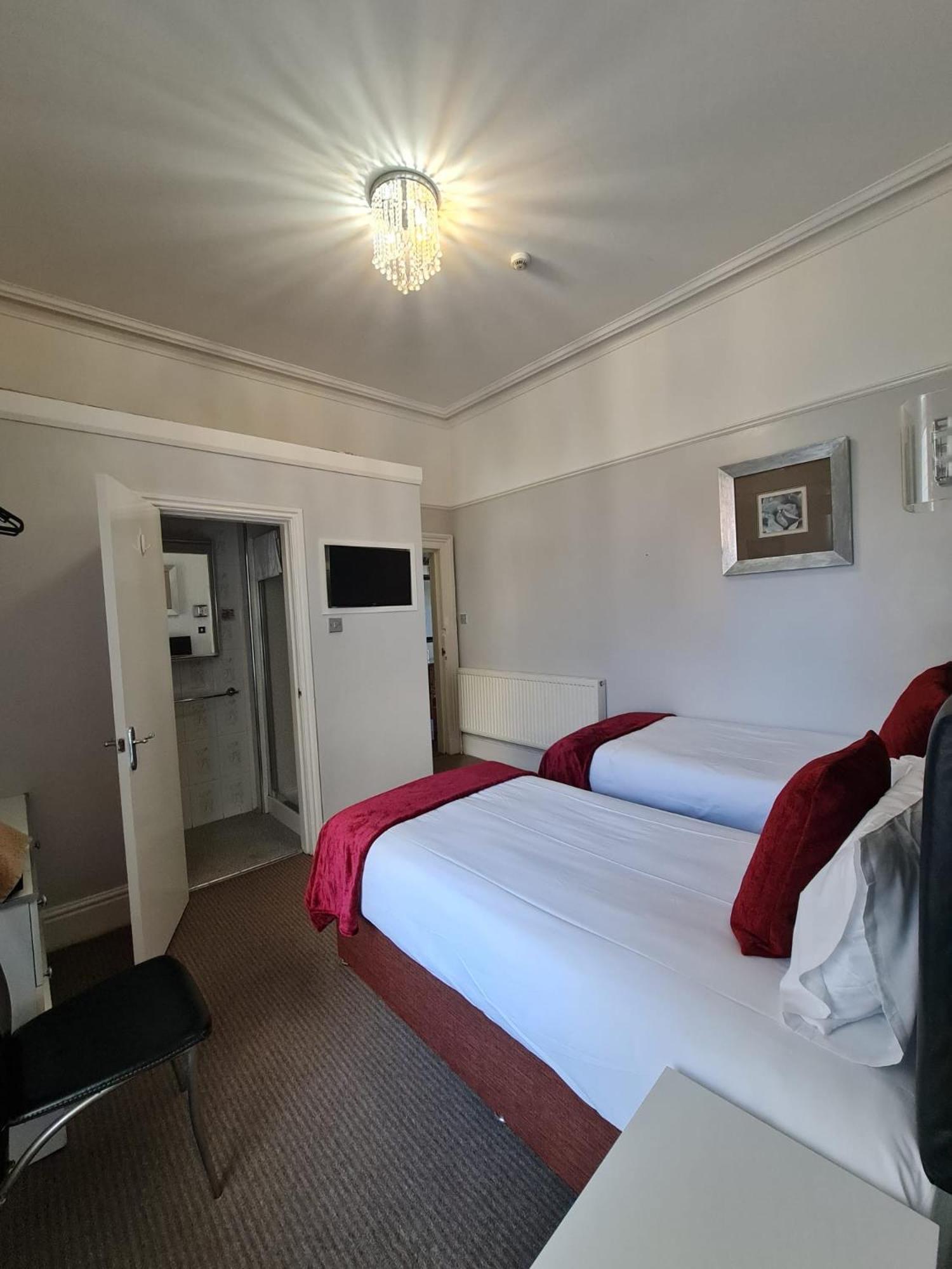 Room1 Ground Floor En-suite Twin or Double Room