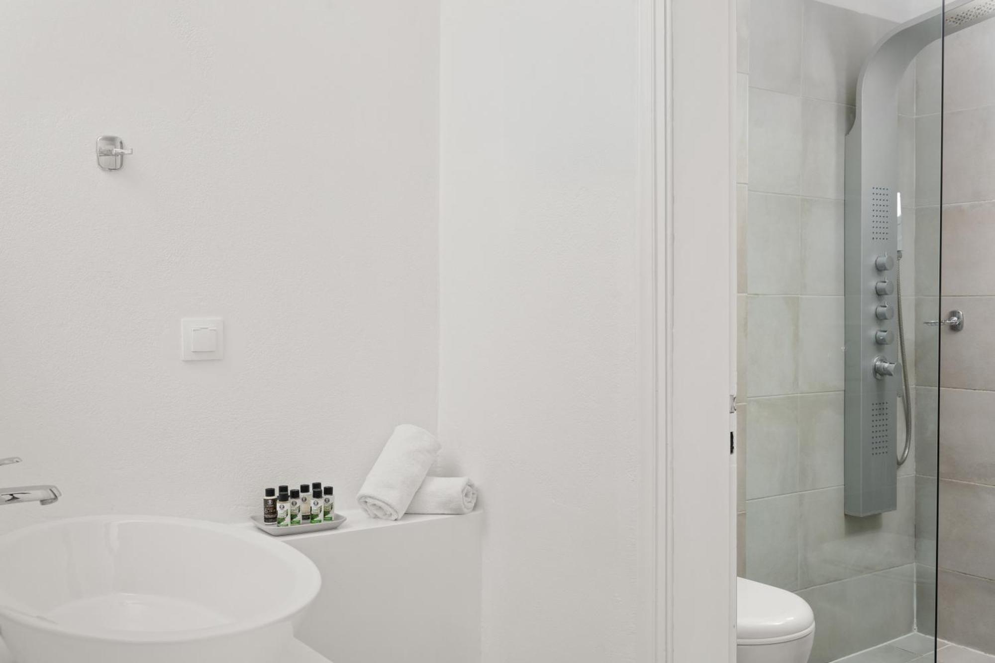 Junior Suite Sharing Pool