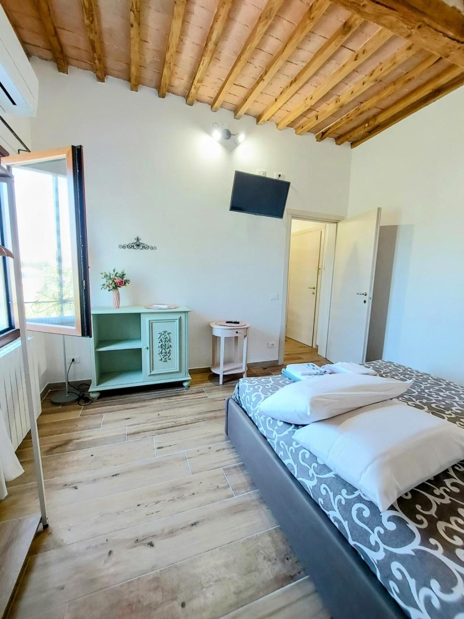 Deluxe Queen Suite