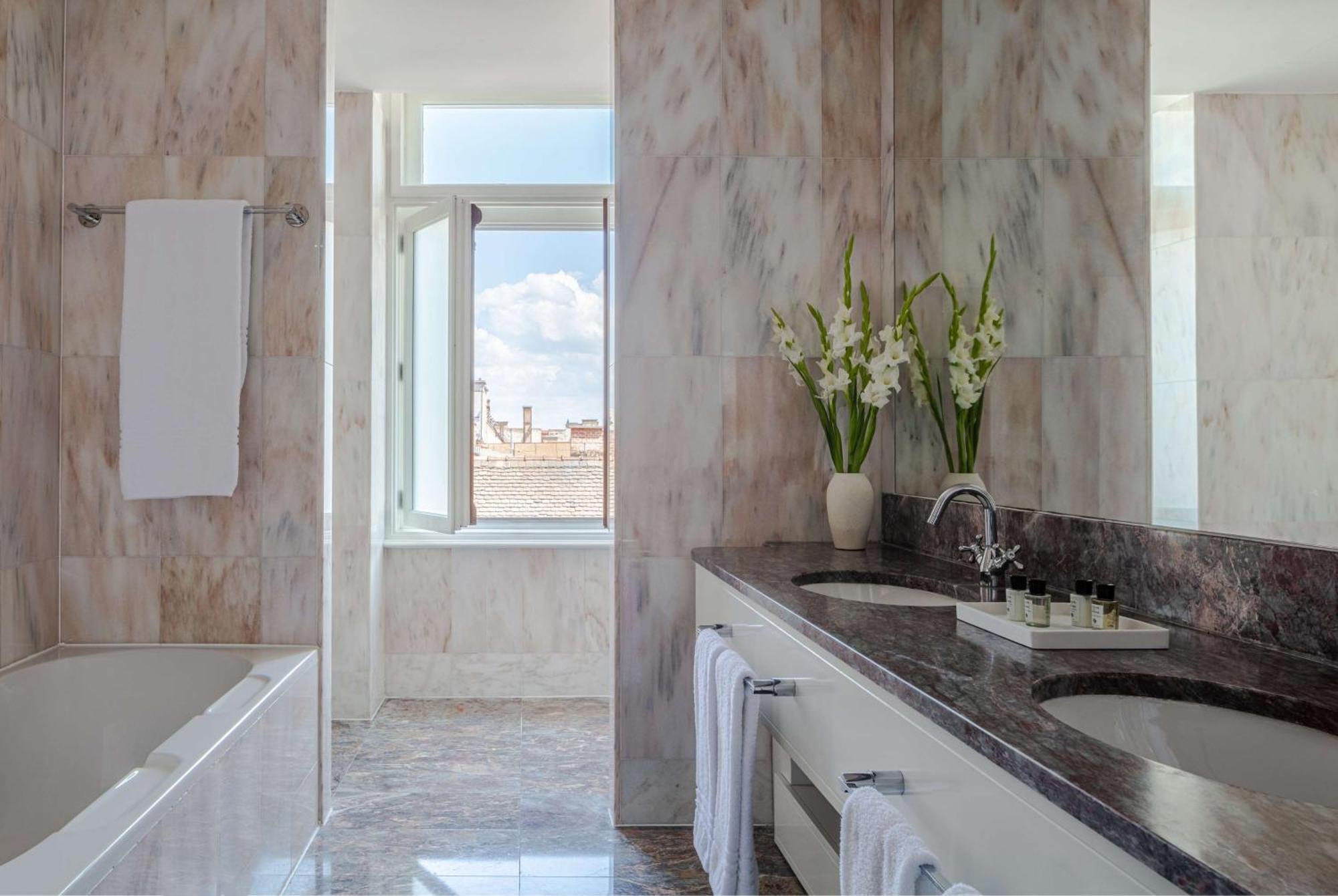 Grand Premium Room City View