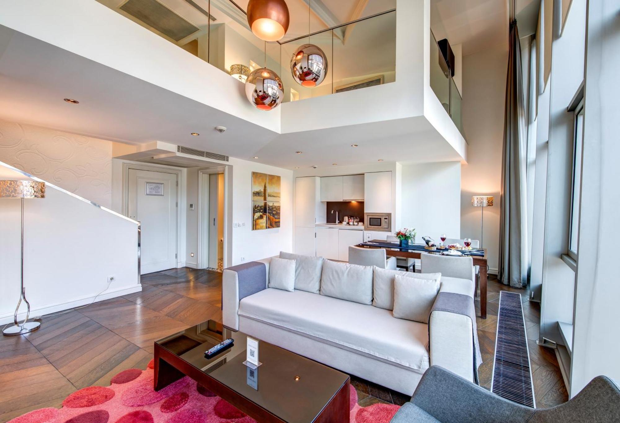 Duplex Superior Suite City View