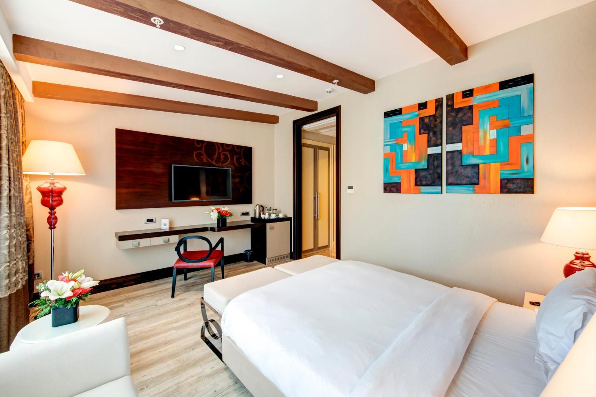 Deluxe King Room