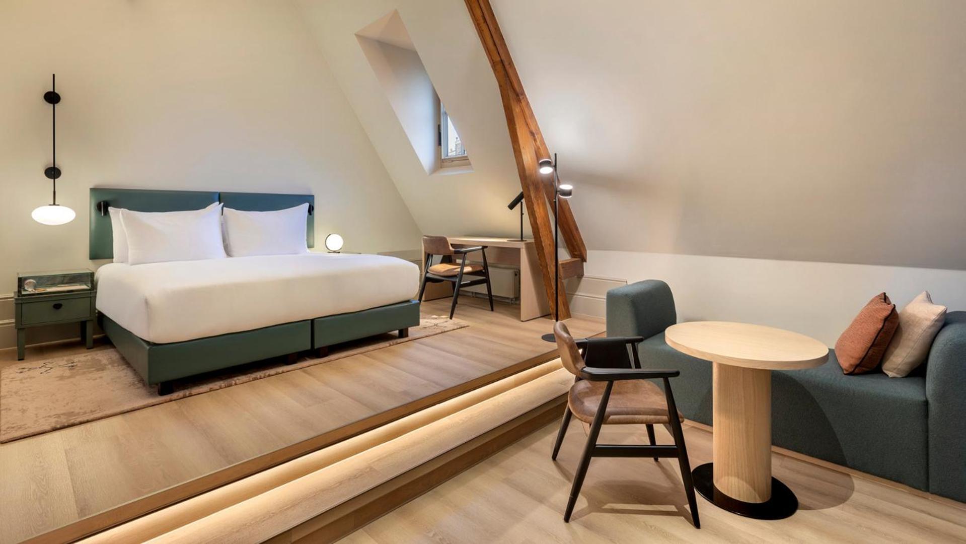 Junior King Suite