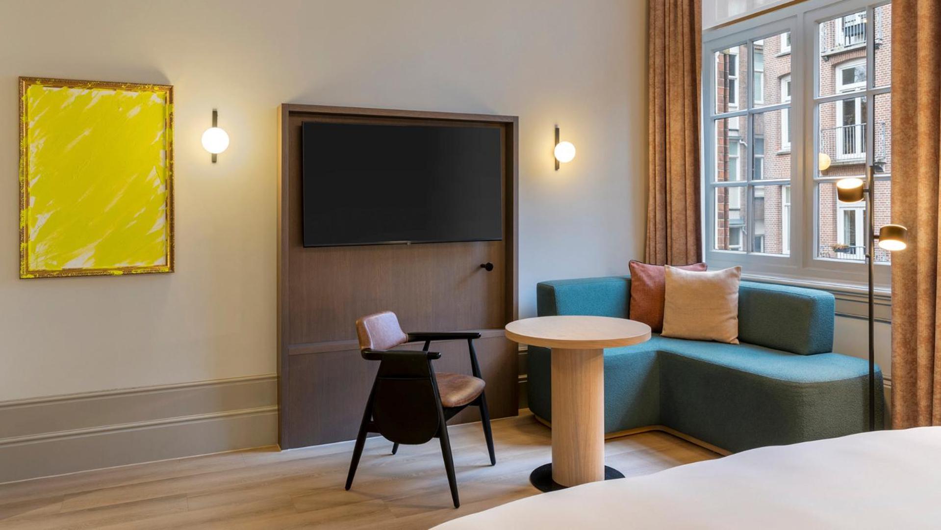 Deluxe Queen Room