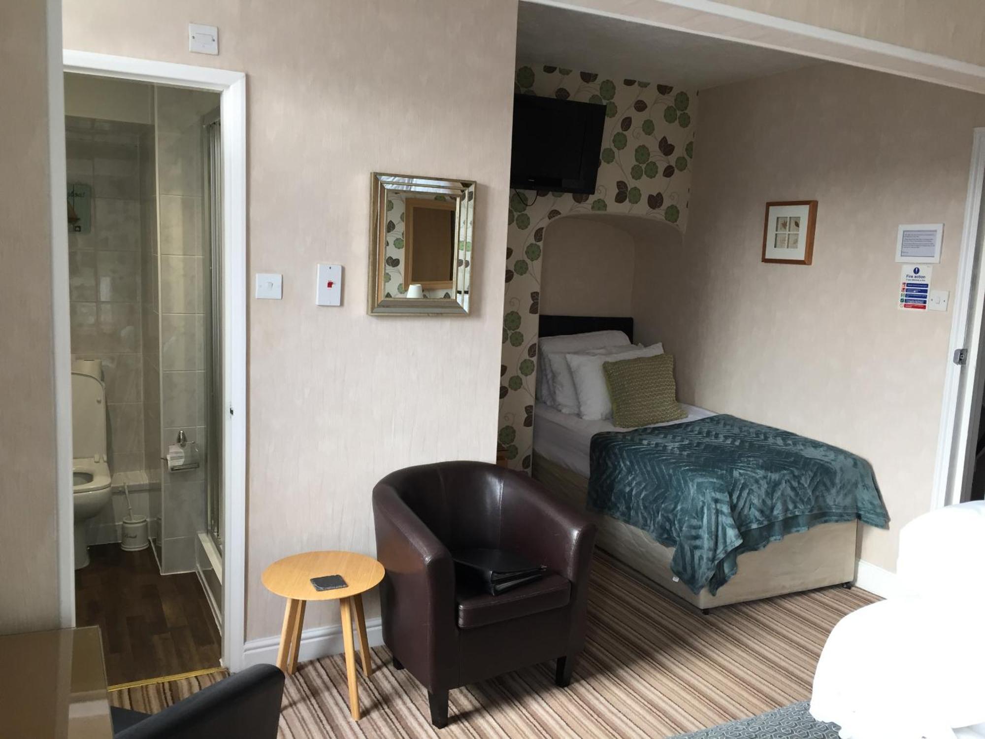 Twin Room Private Bathroom