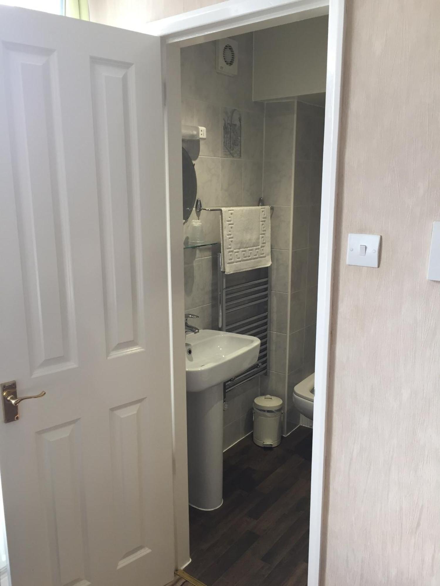 Twin Room Private Bathroom