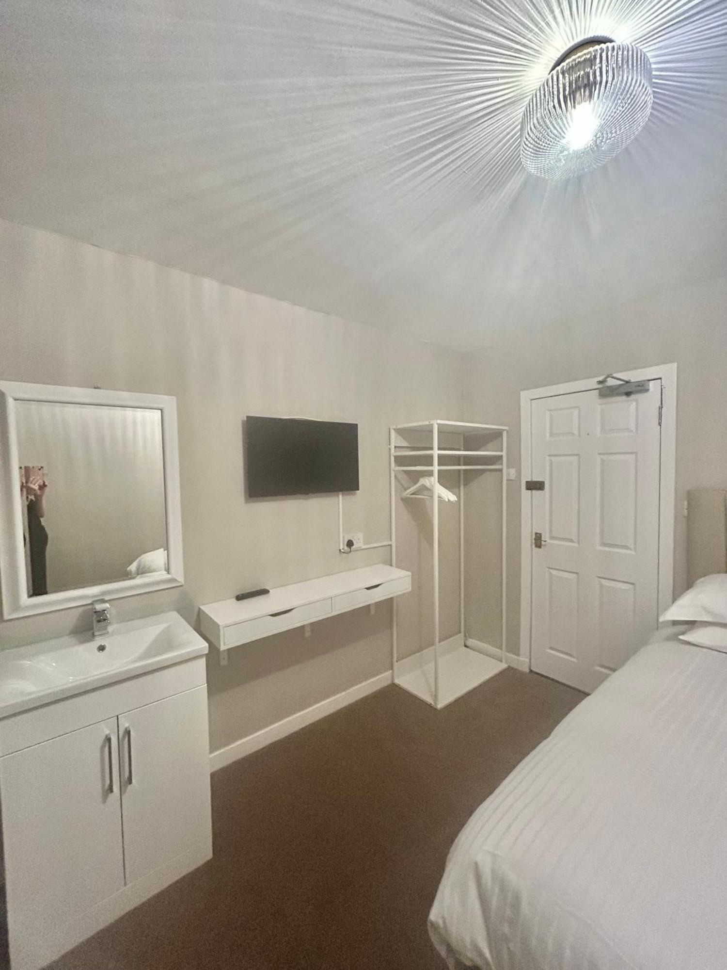 Single Room Shared Shower Toilet