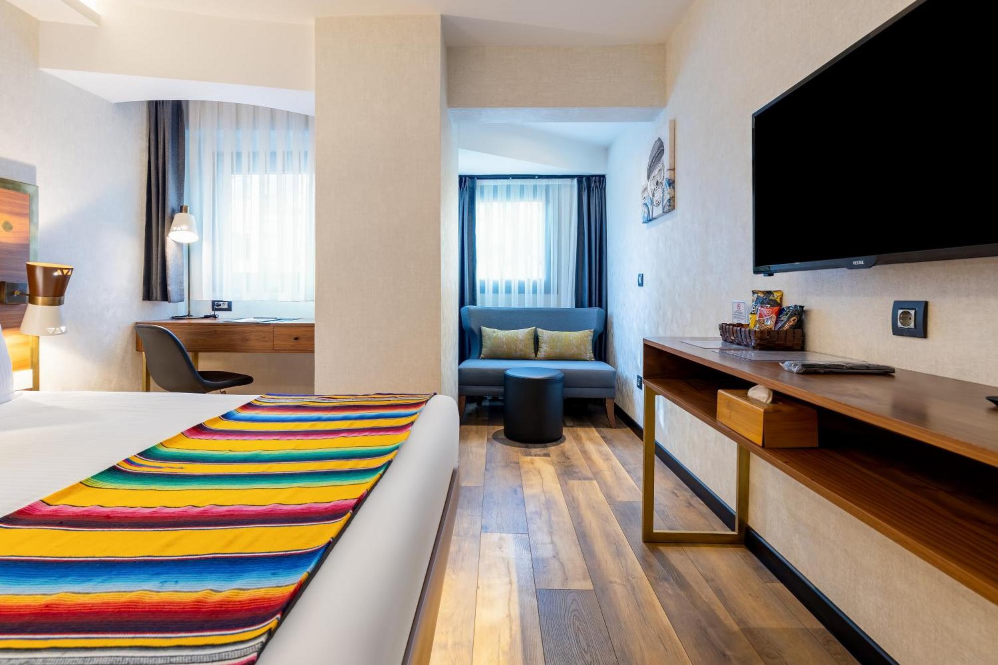 Deluxe King Room