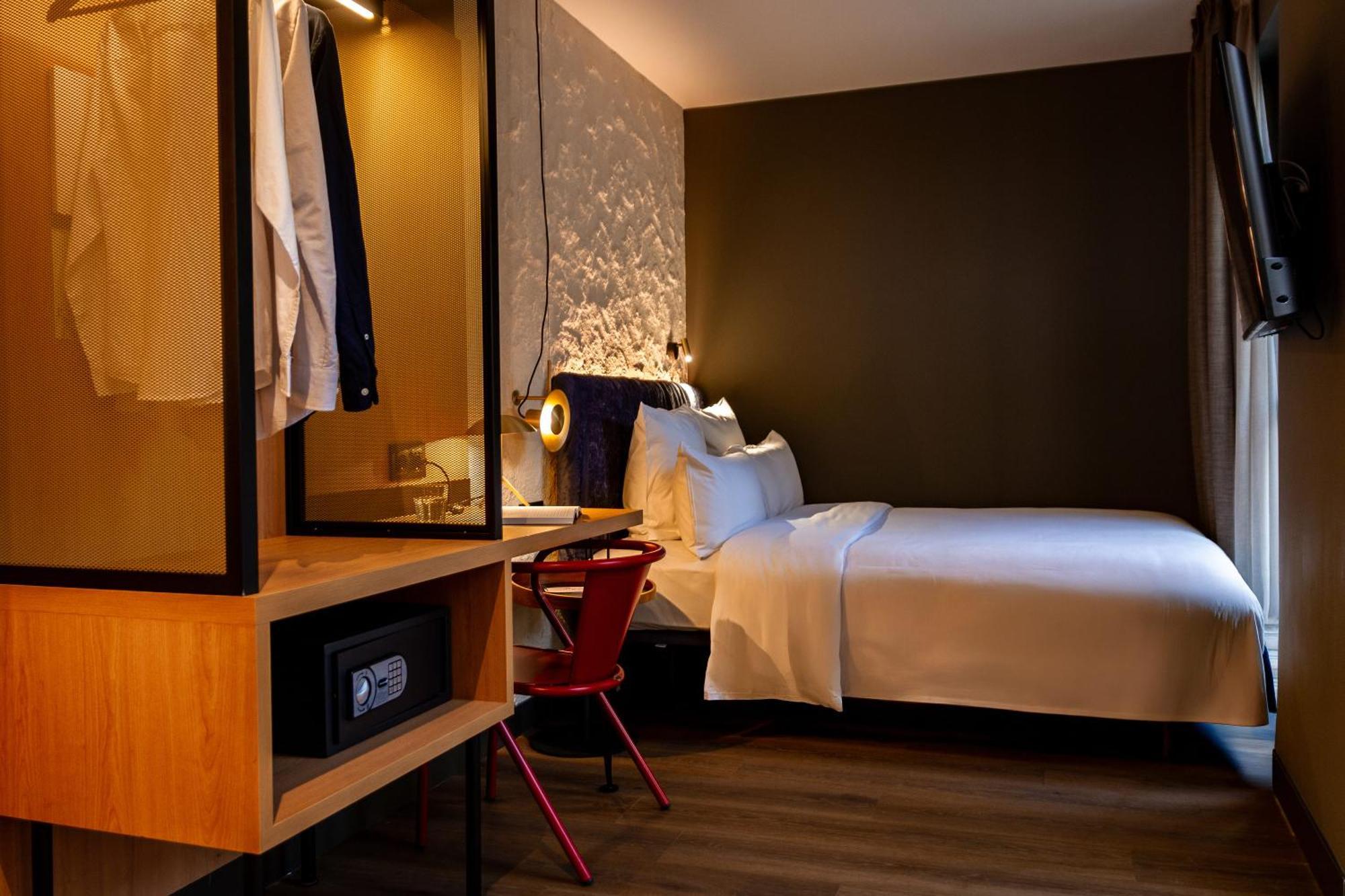 Single Room Double Bed