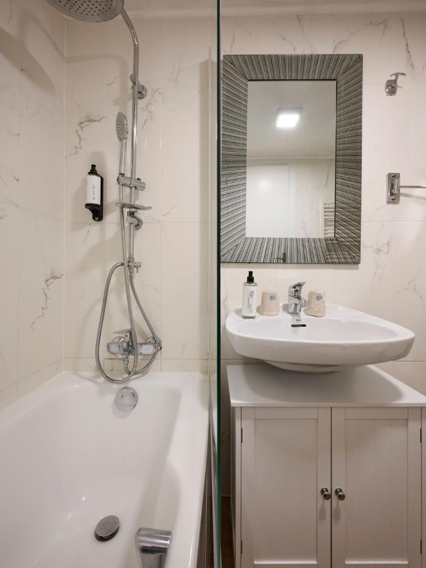 Double Room,1660284313:JPEG