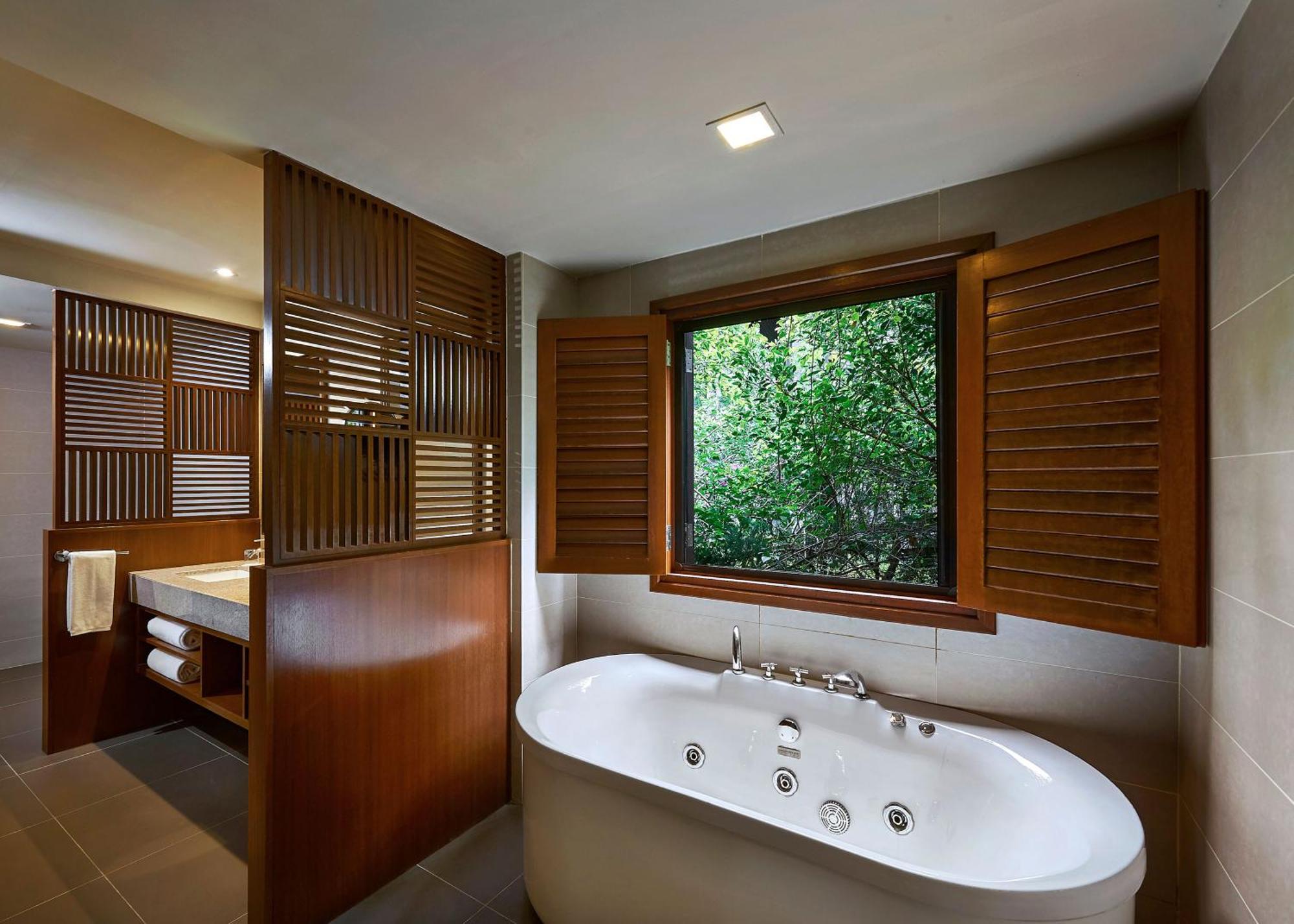 Ocean Front Suite