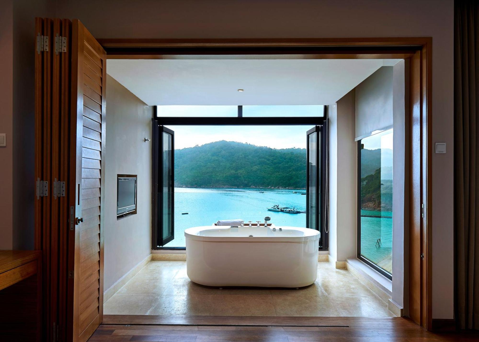 Cliff Bay Suite