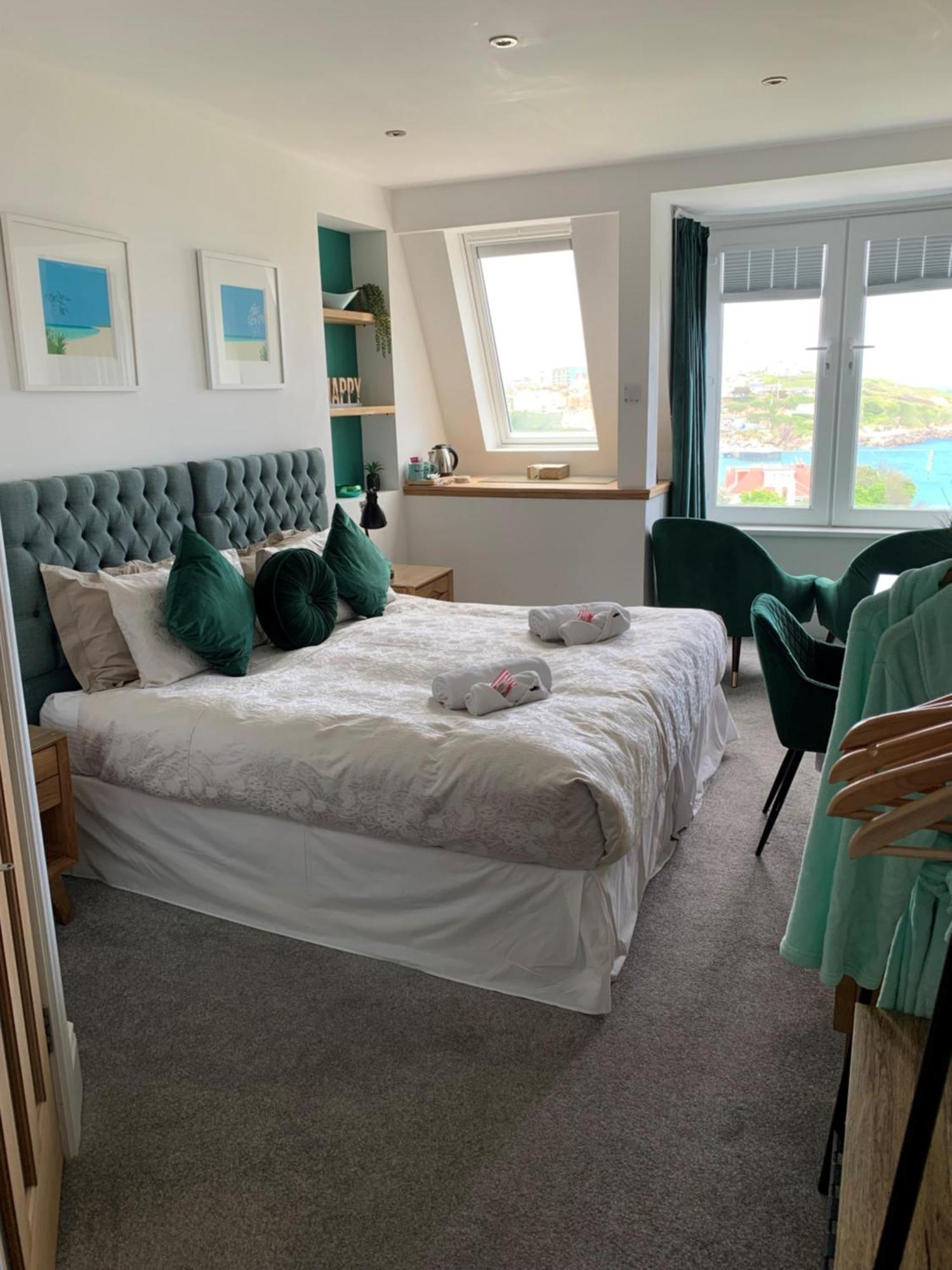 Superior Super King or Twin Suite Sea View