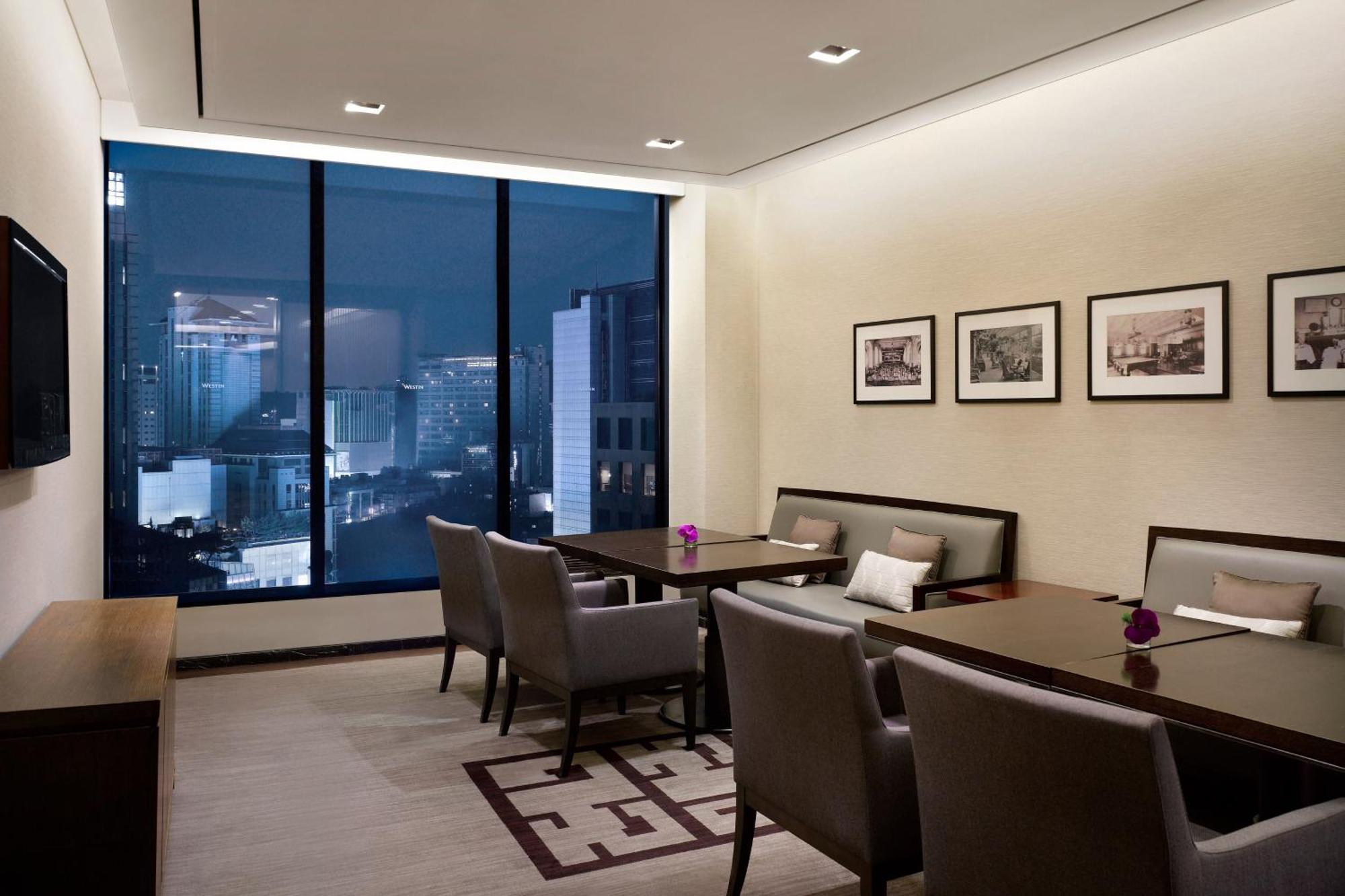 Junior Suite King Room
