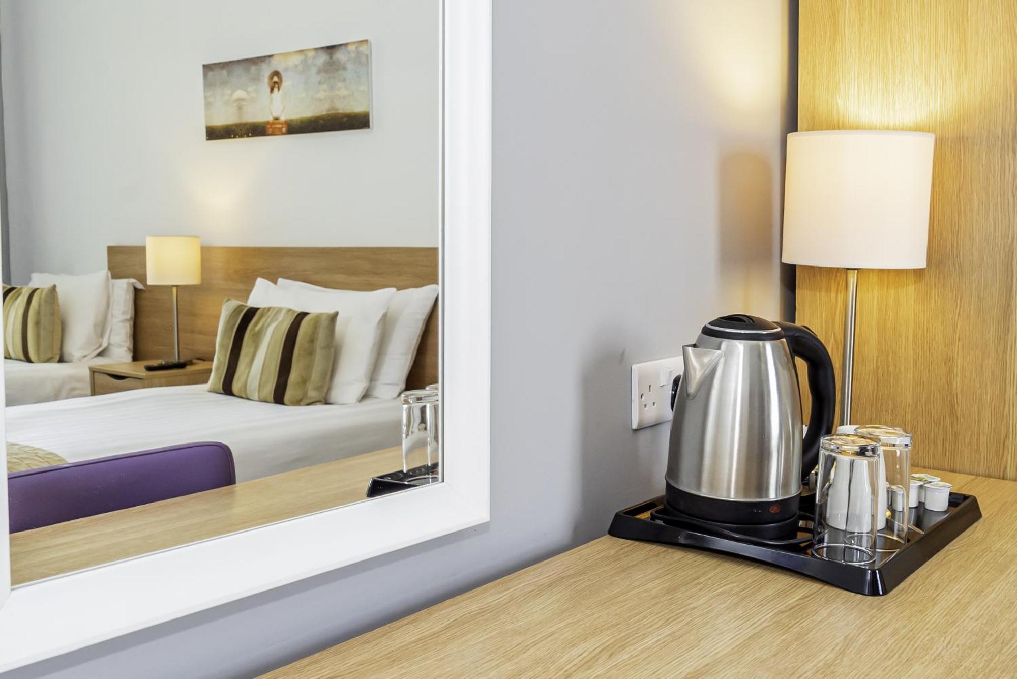 Twin Room,1660316774:JPEG