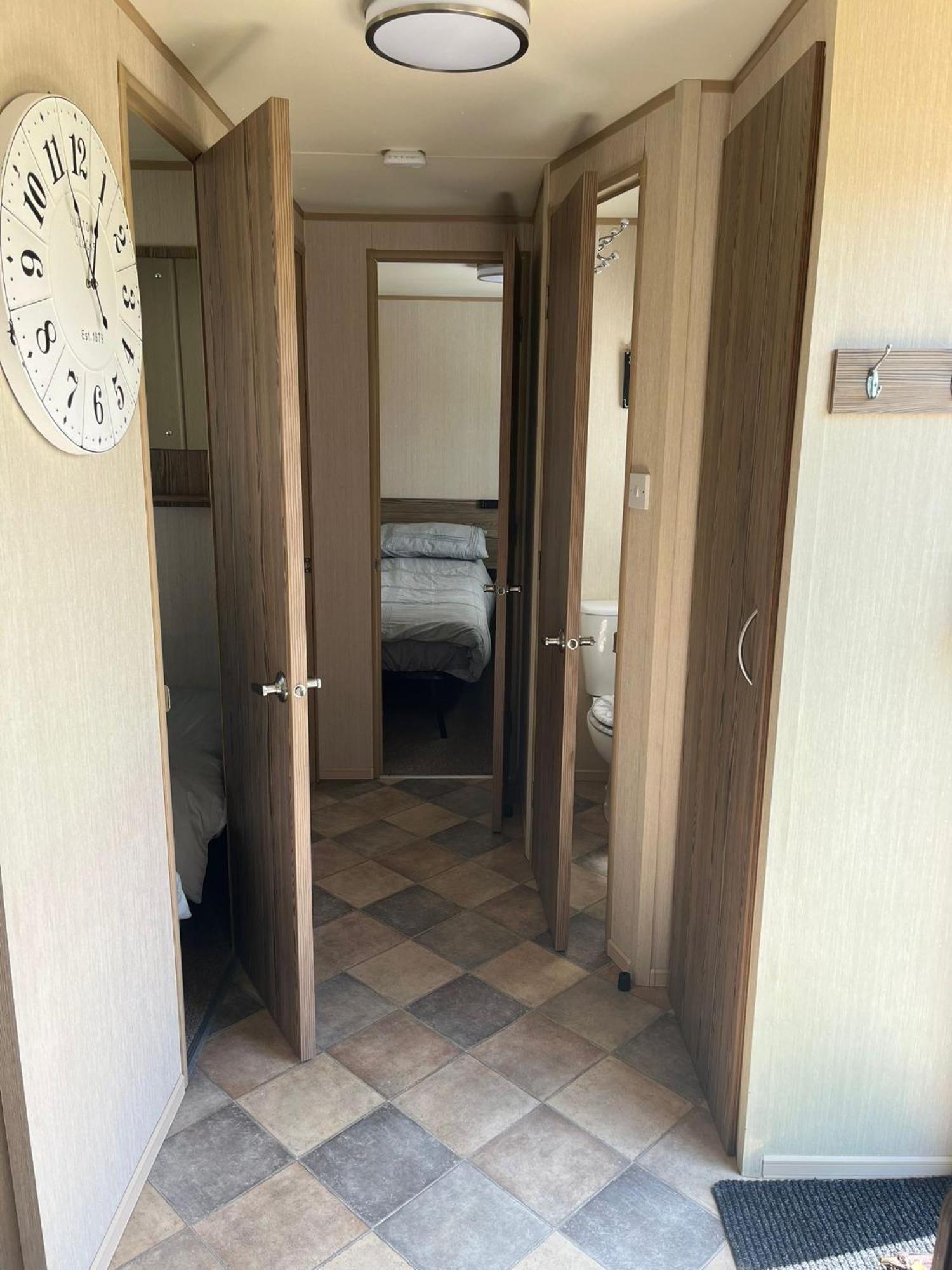 Caravan,1660885428:JPEG