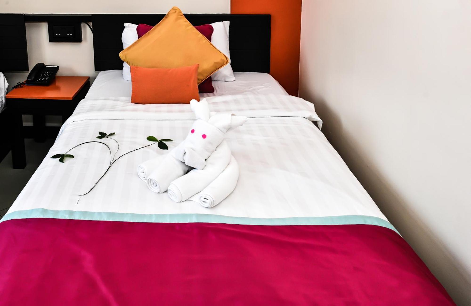 Deluxe Double or Twin Room (Free Return Airport Transfer and 10% off on Food & Beverage)
