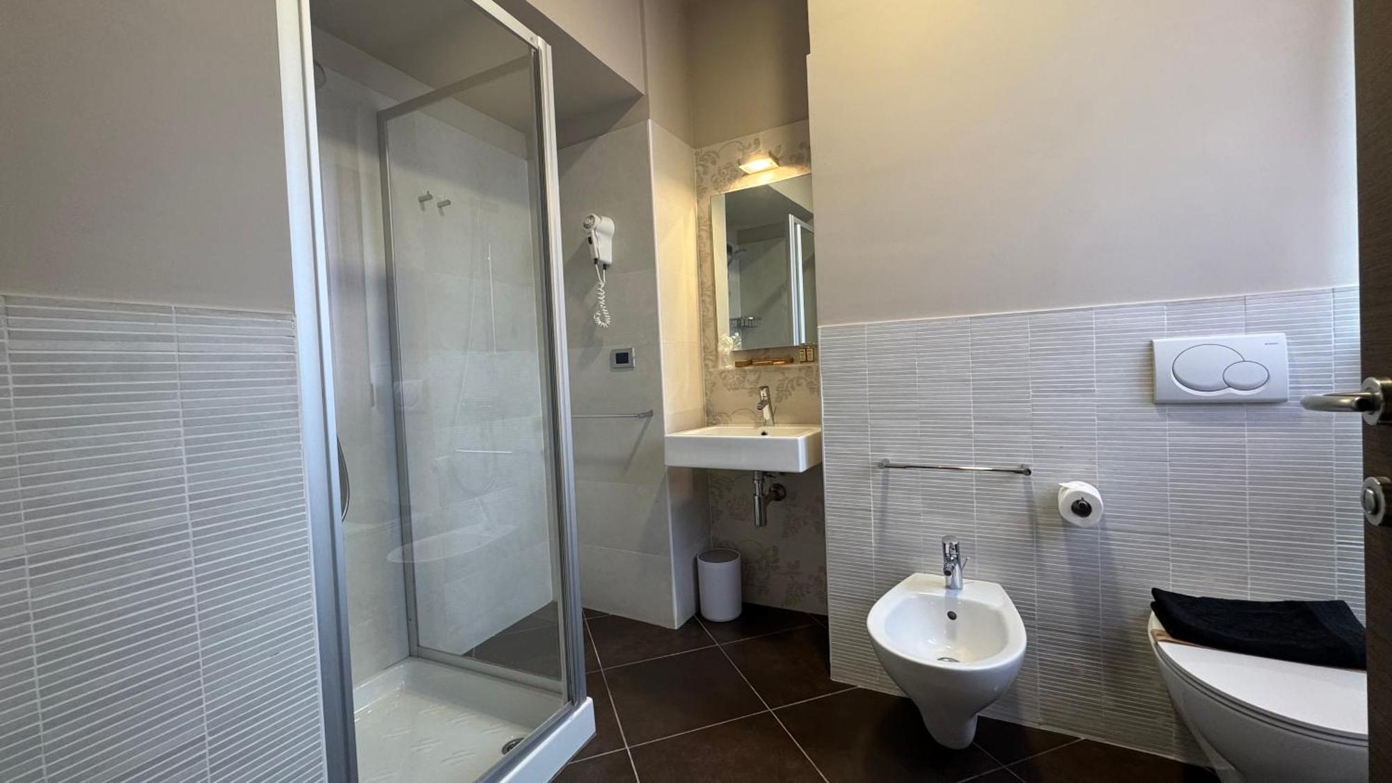 Quarto Duplo com Casa de Banho Privativa