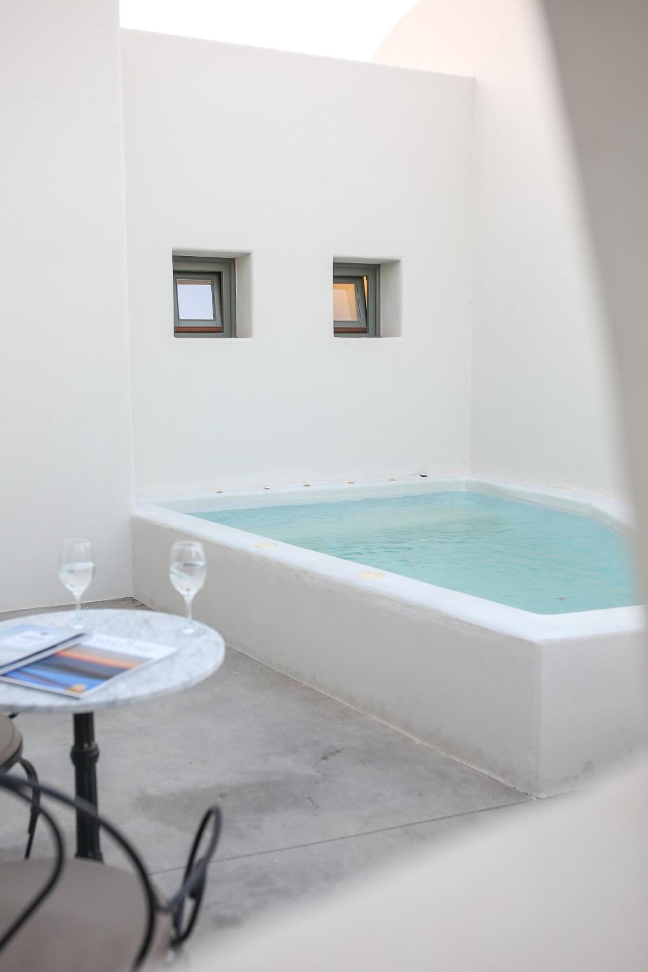 ESTATE VILLAGE JACUZZI SUITES