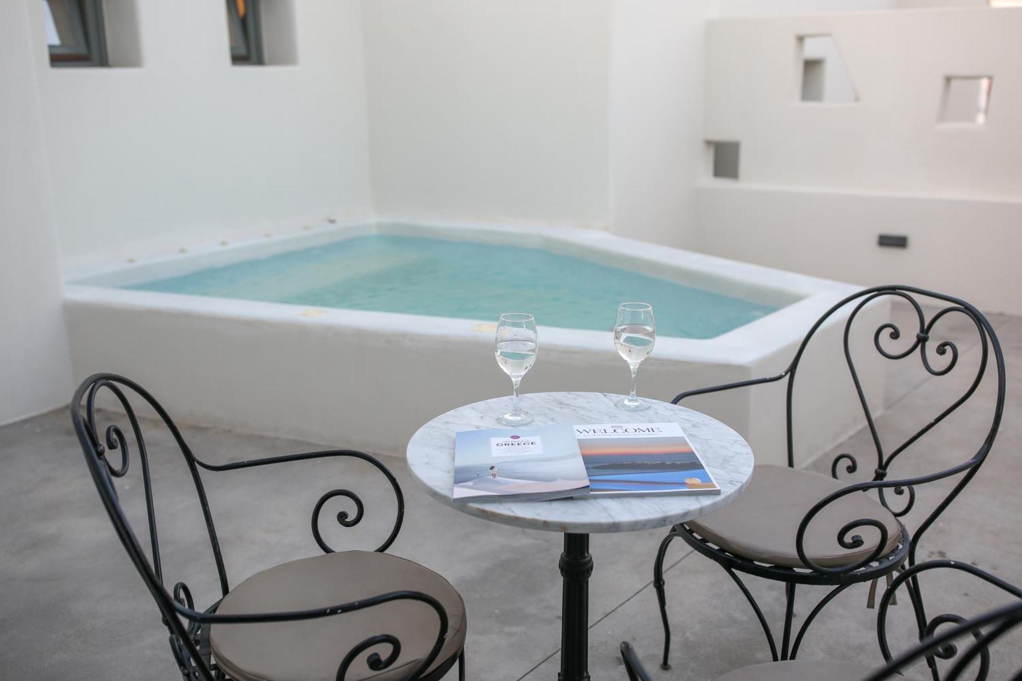 ESTATE VILLAGE JACUZZI SUITES