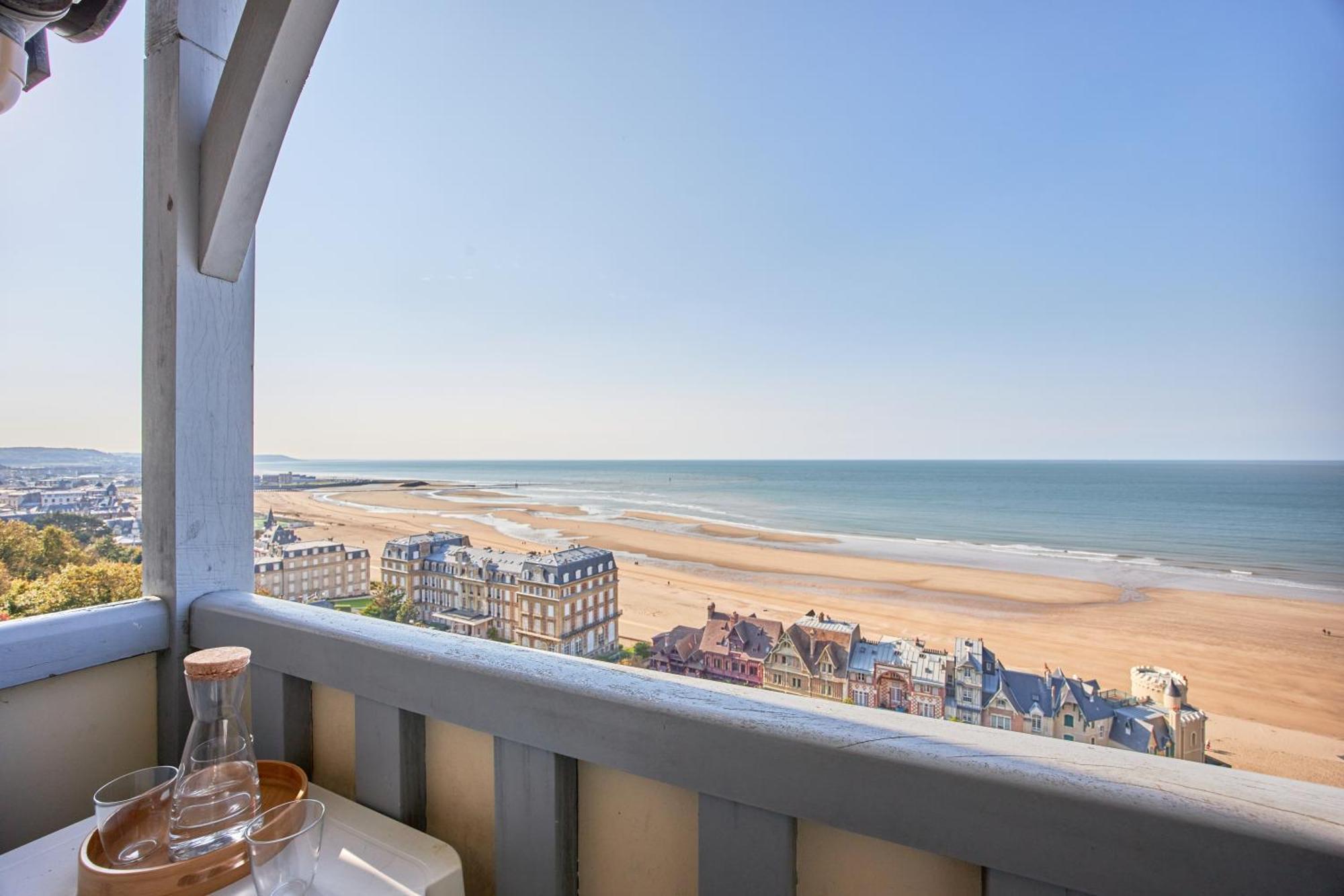 Studio Sleeping Alcove Terrace or Balcony Sea View