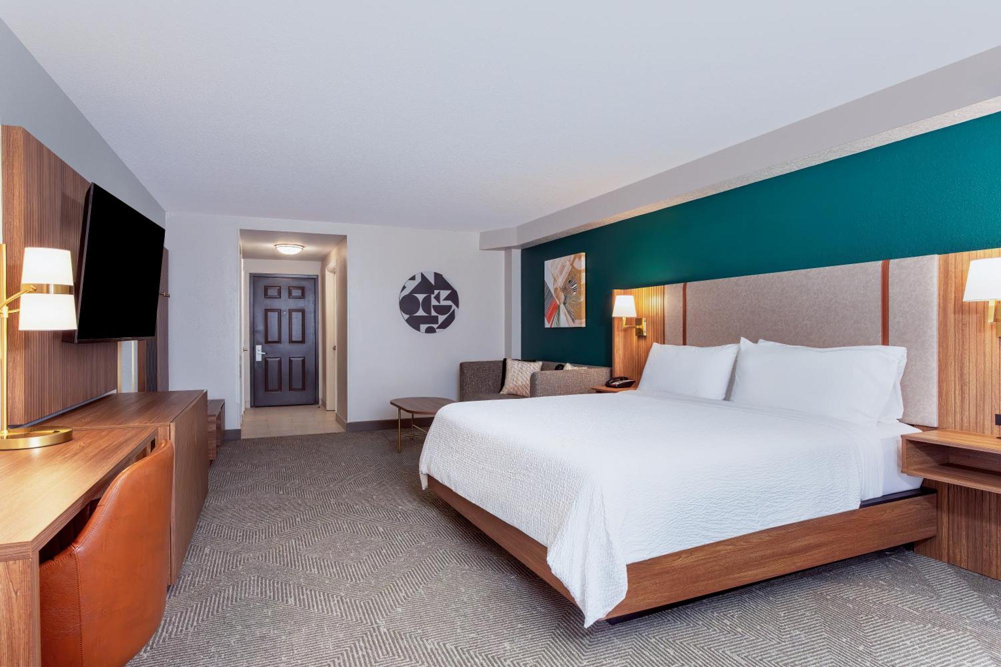 One-Bedroom Suite Communications or Mobility Accessible