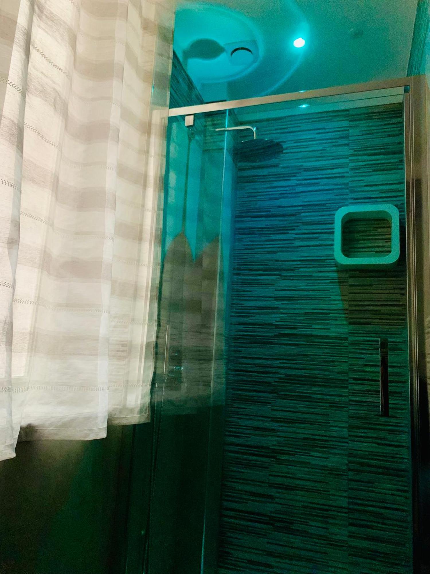 Double or Twin Room Private External Bathroom