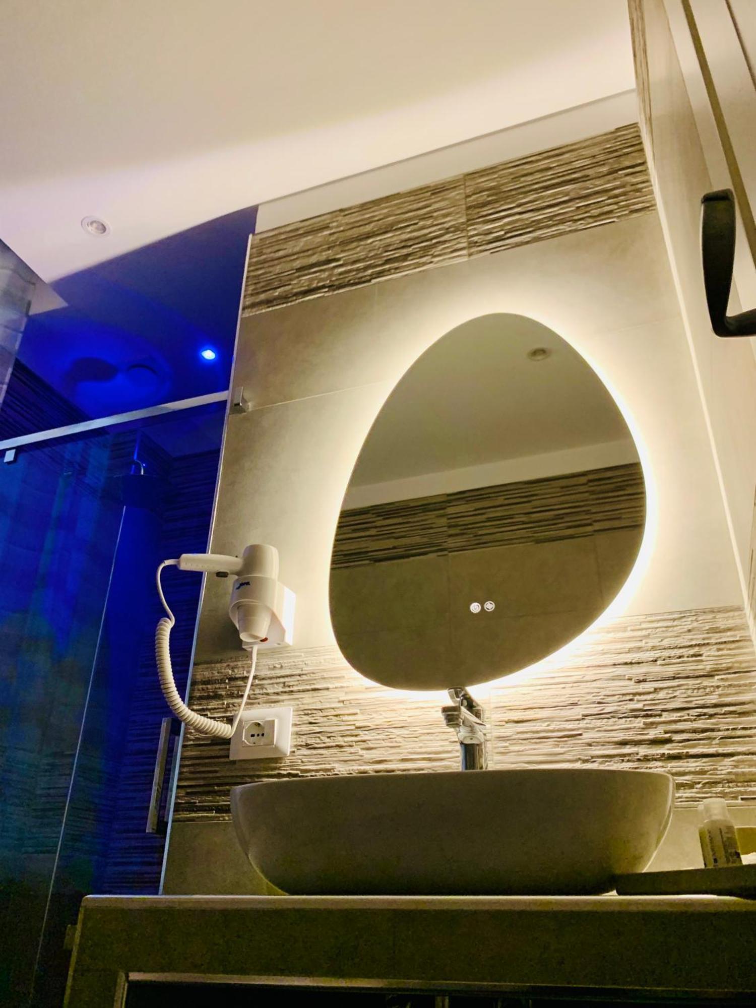 Double or Twin Room Private External Bathroom