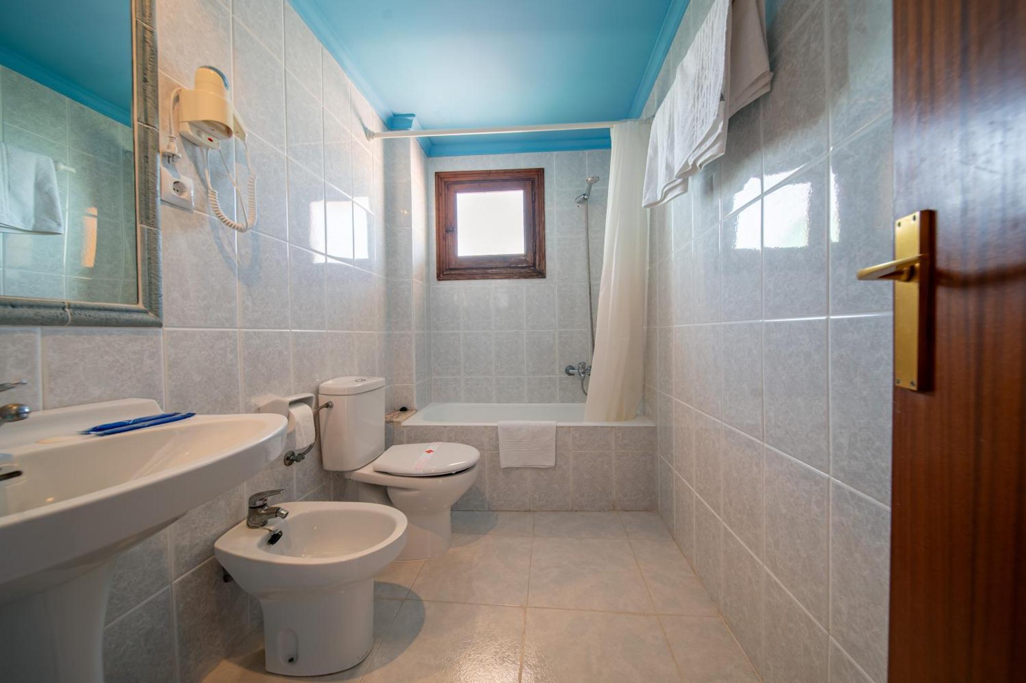 Double or Twin Room Sea View