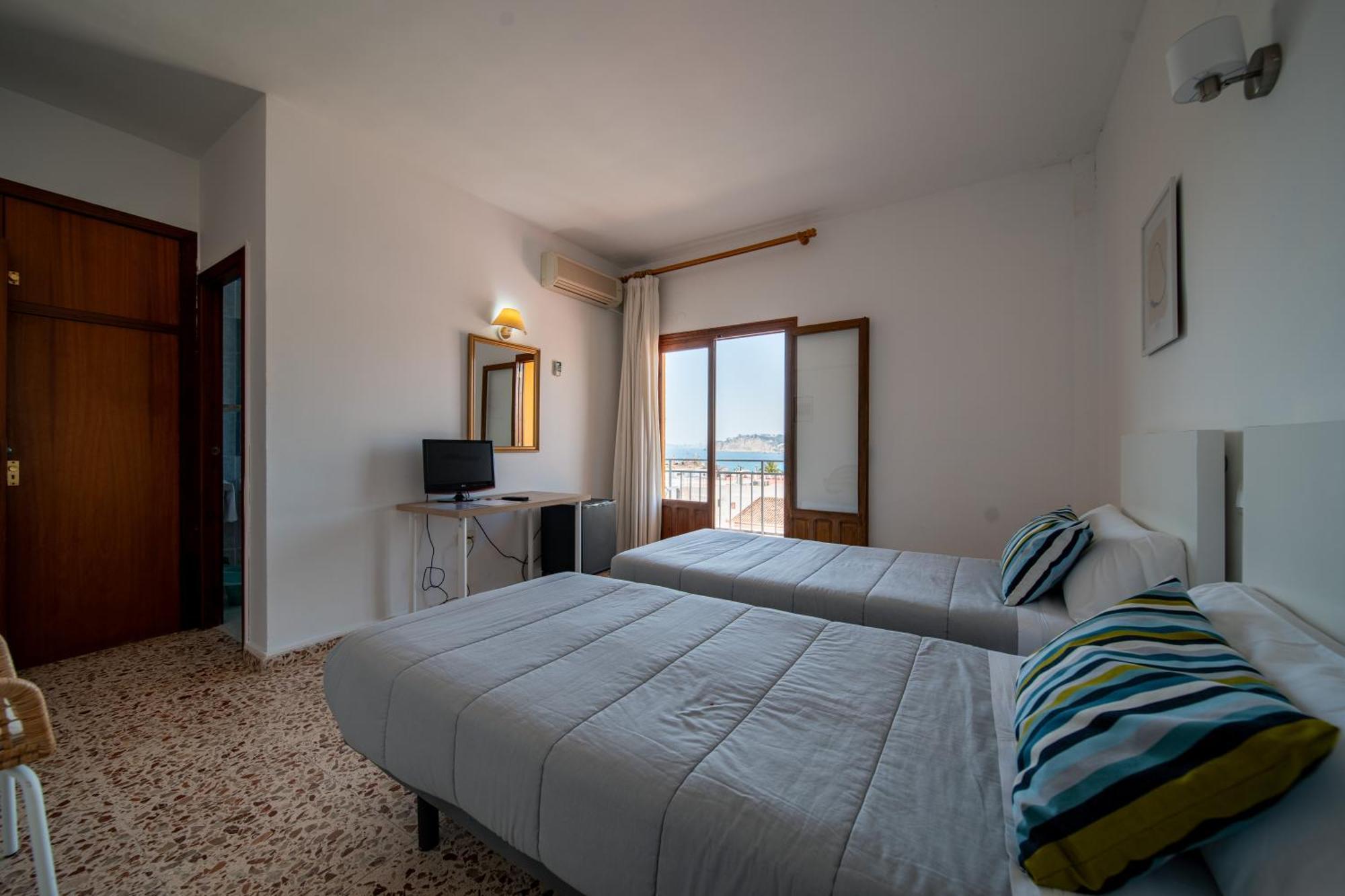 Double or Twin Room Sea View
