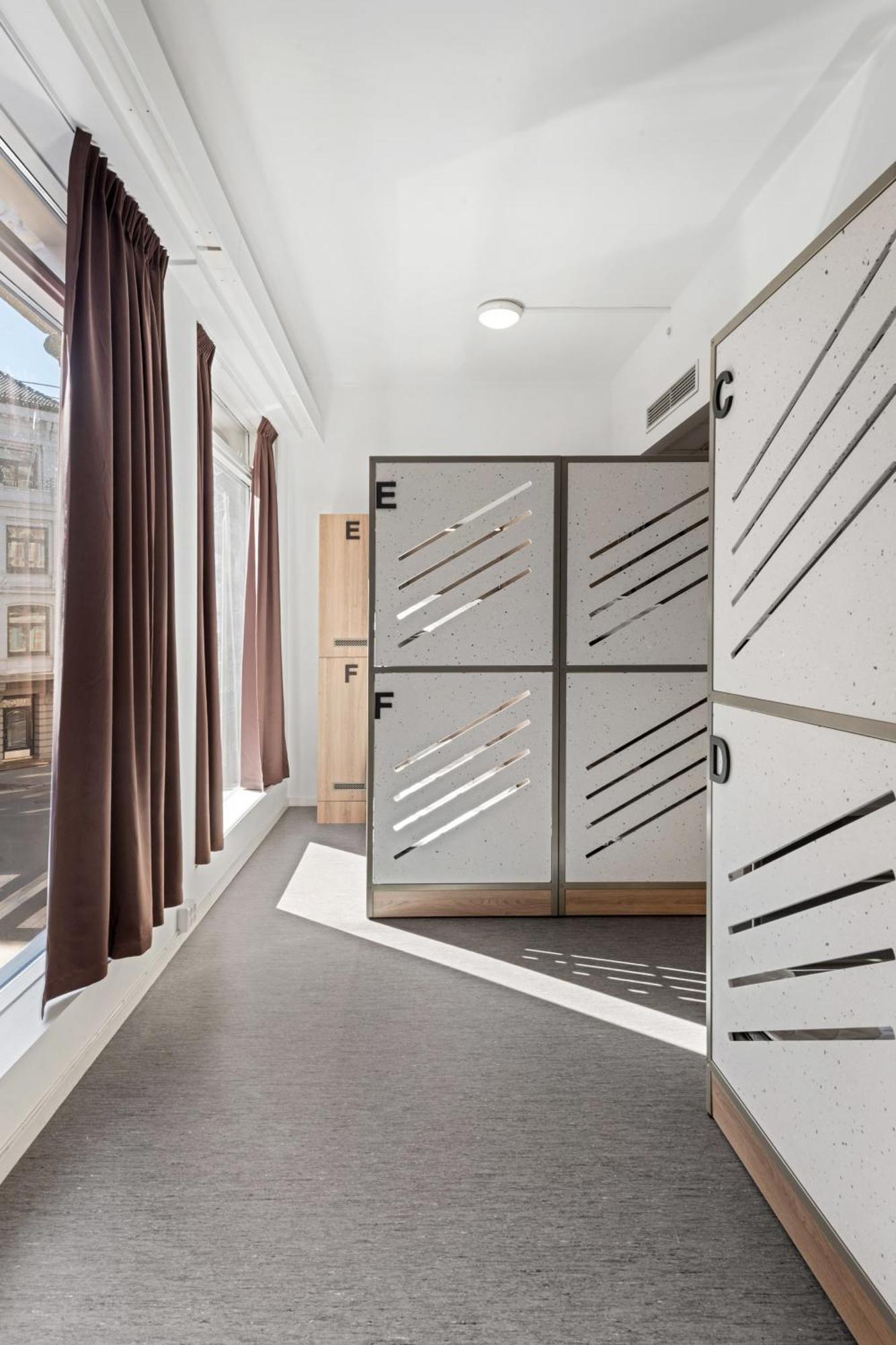 Single Bed 12-Bed Mixed Dormitory Room