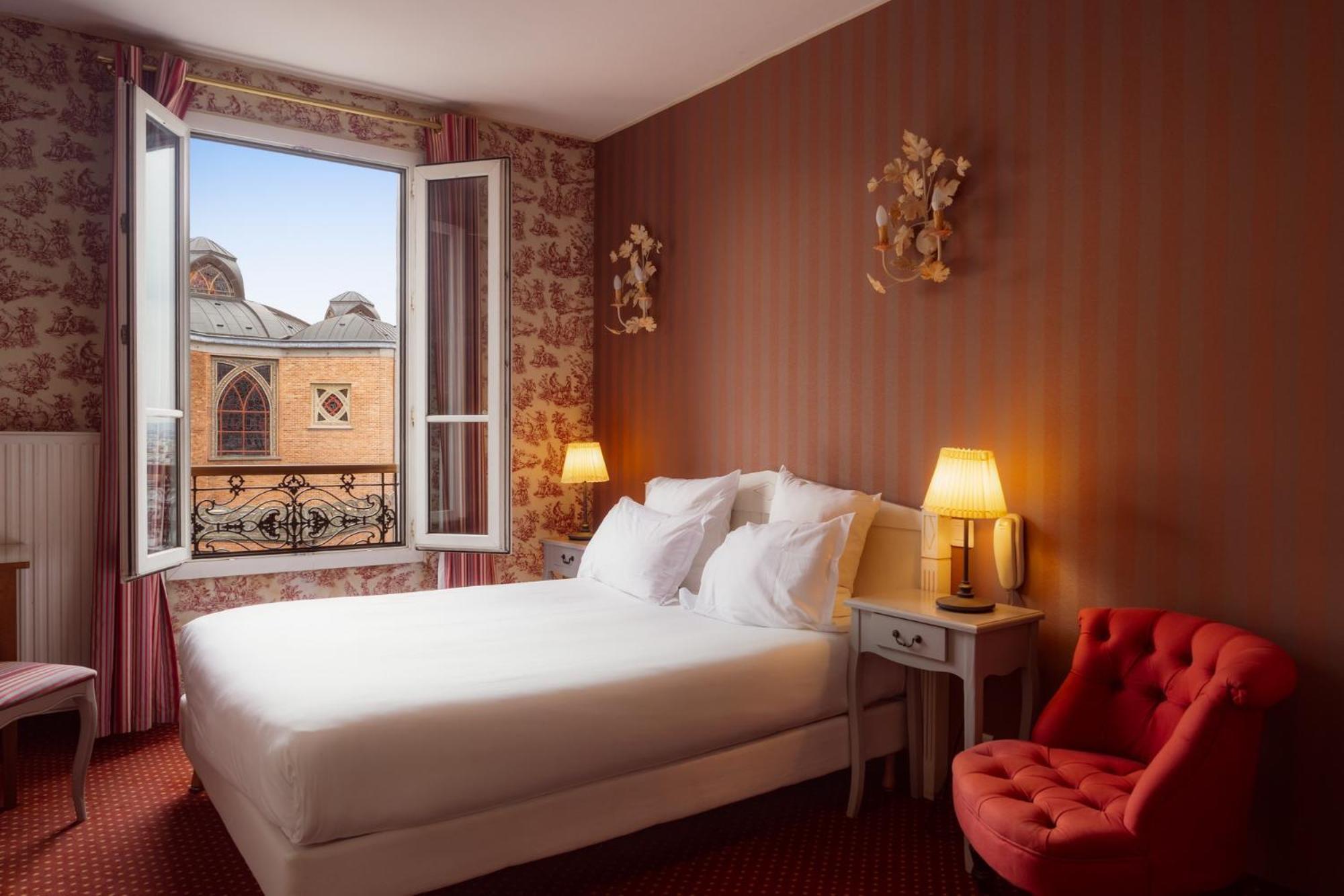 Deluxe Double or Twin Room with Partial Eiffel Tower or Sacré Coeur View,1662394475:JPEG