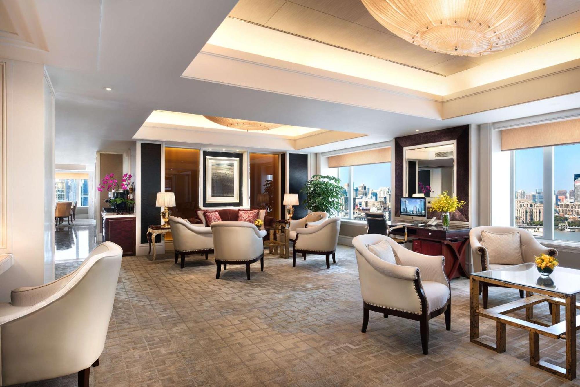 Horizon Deluxe King Room