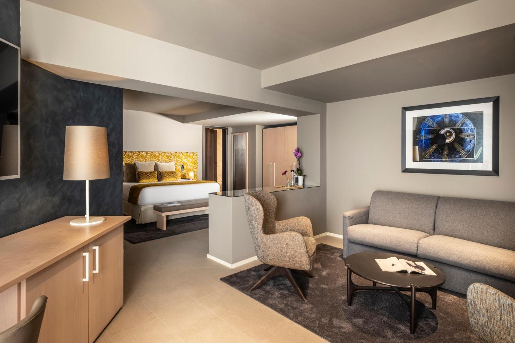 Deluxe Suite