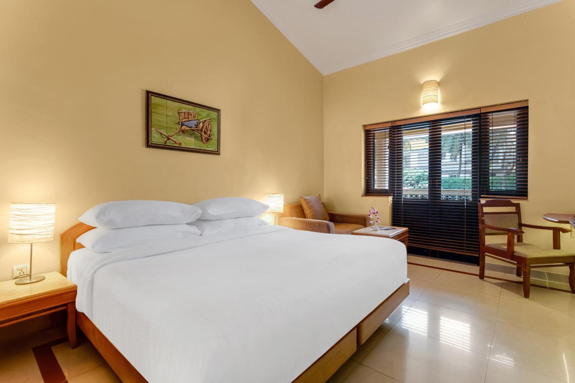 Deluxe Double Room bathtub