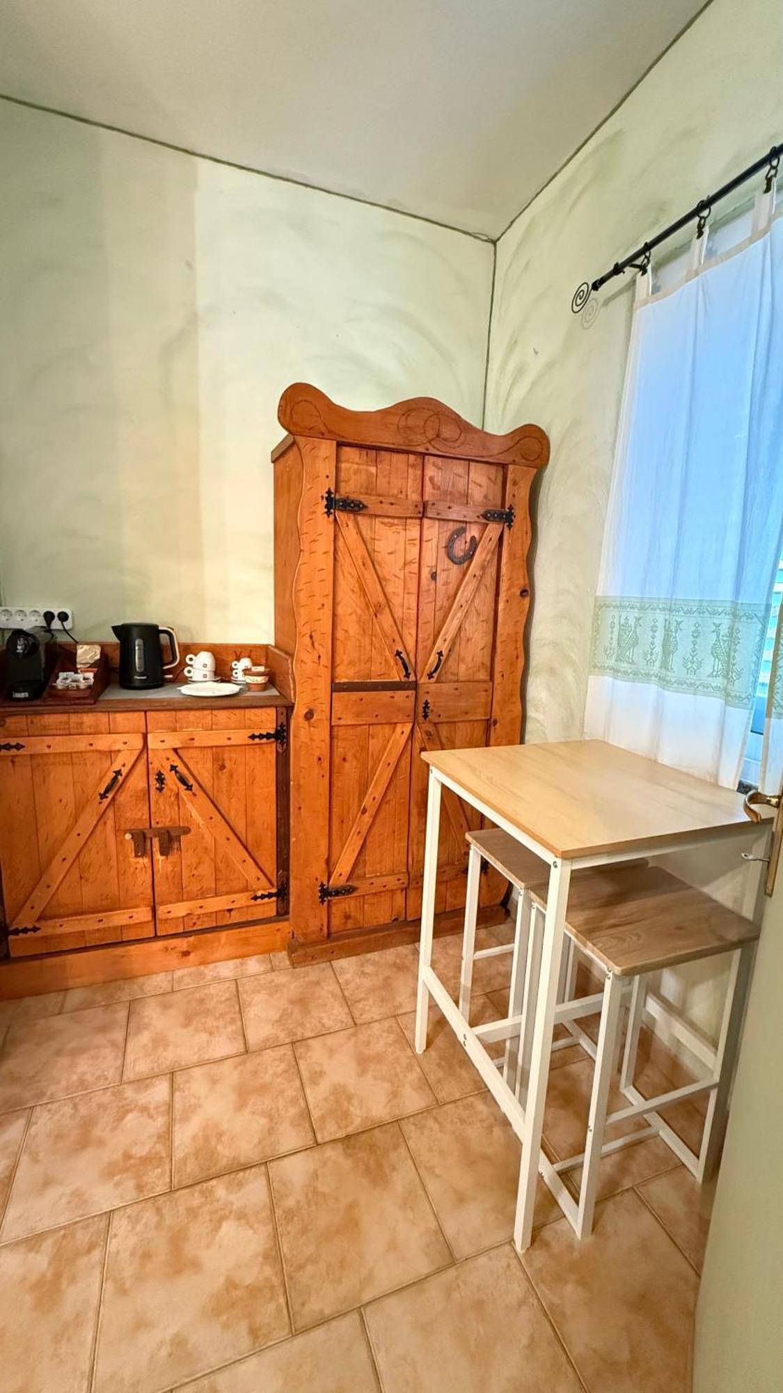 Double or Twin Room Private Bathroom