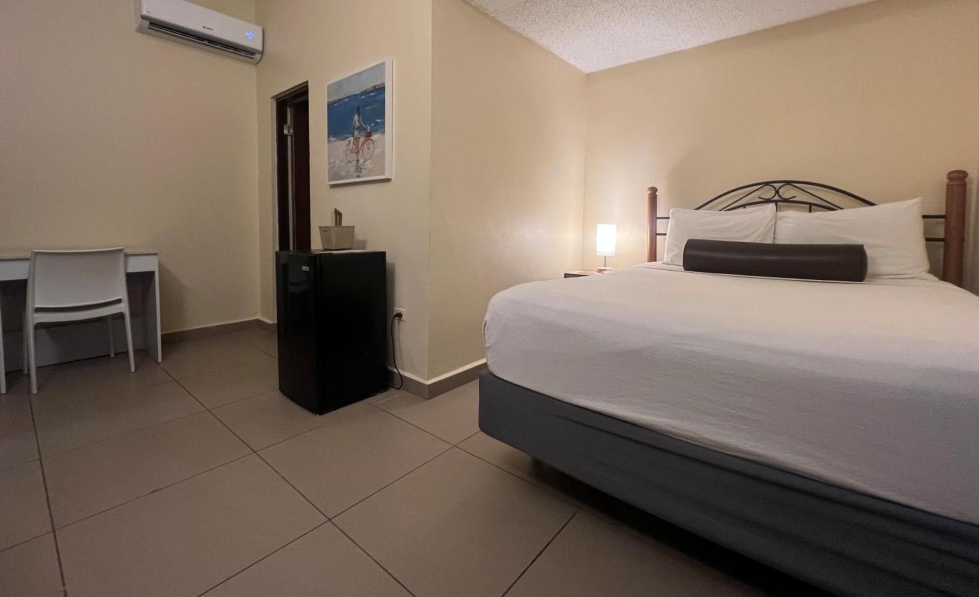 Habitación con cama grande