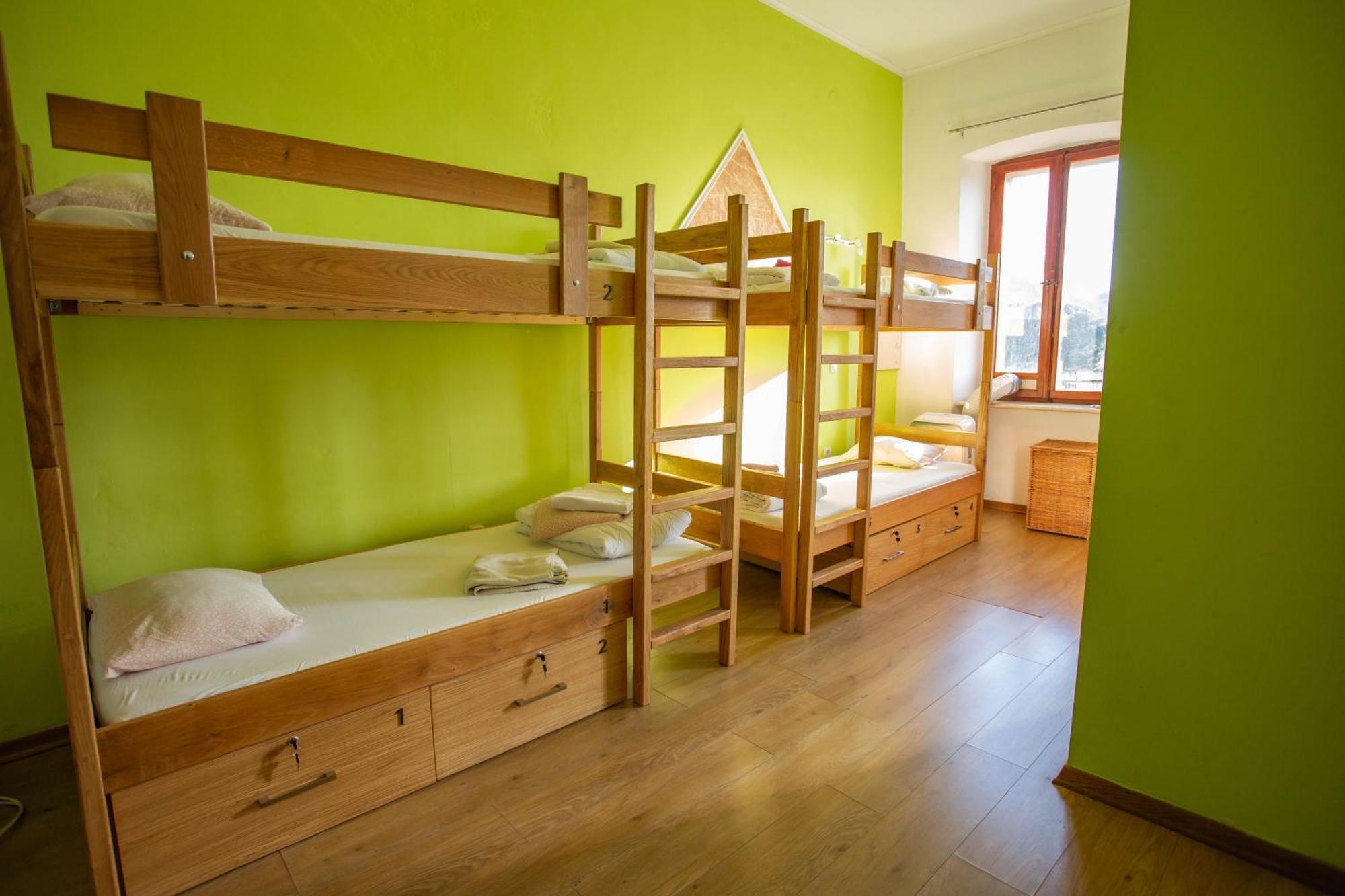 Bed 4-Bed Mixed Dormitory Room