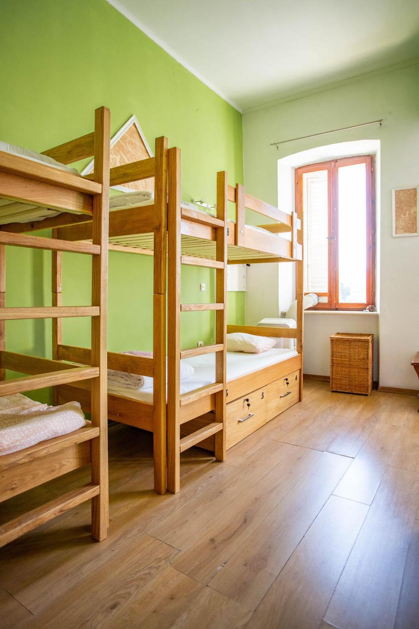 Bed 4-Bed Mixed Dormitory Room