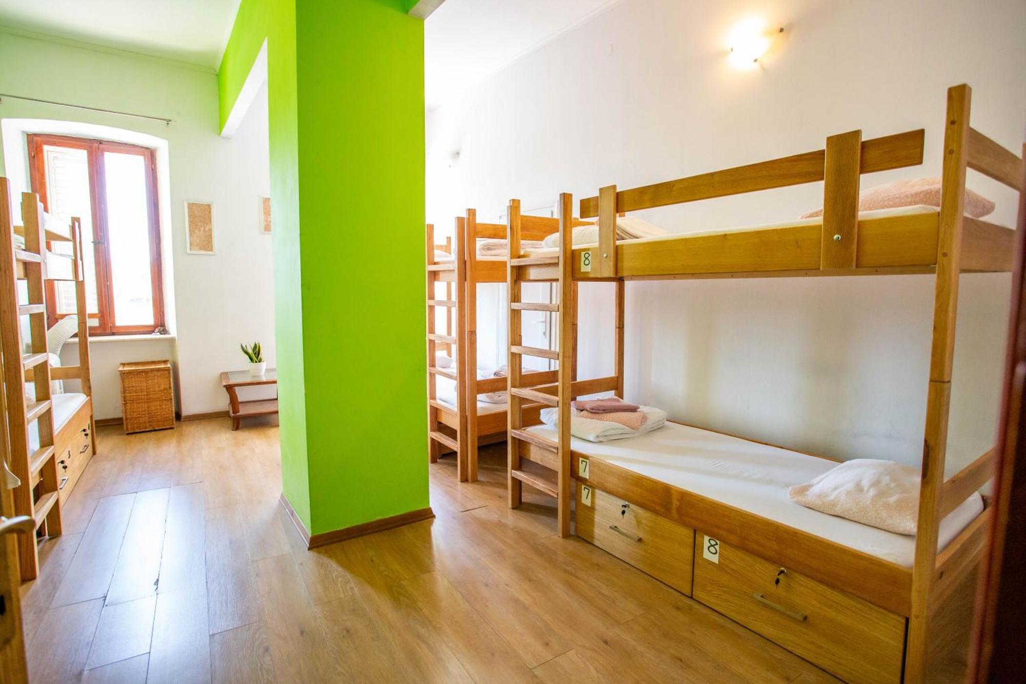 Bed 4-Bed Mixed Dormitory Room