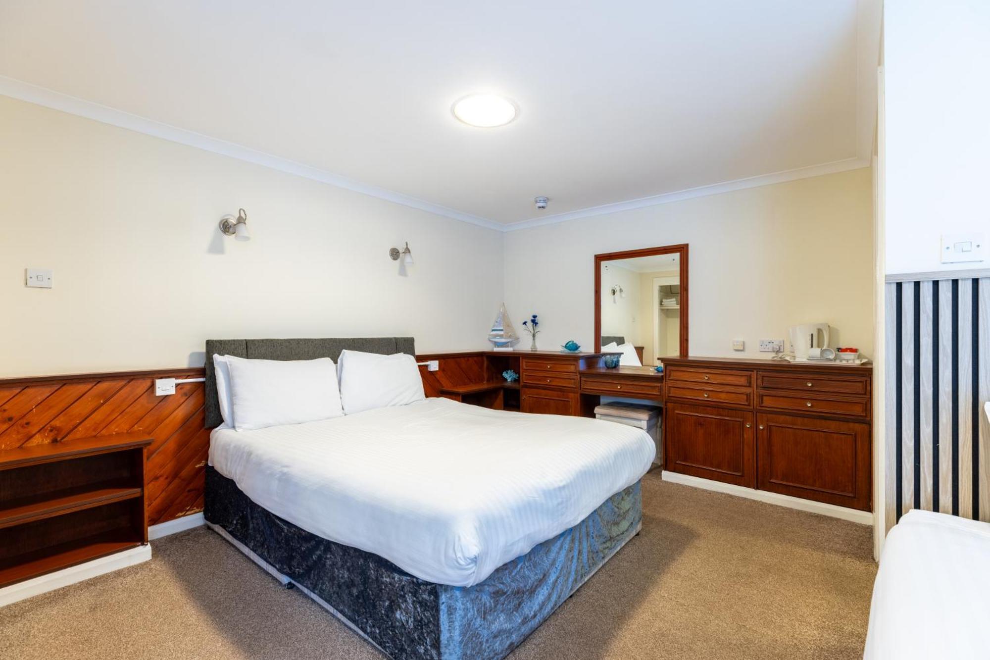 Deluxe Family Room