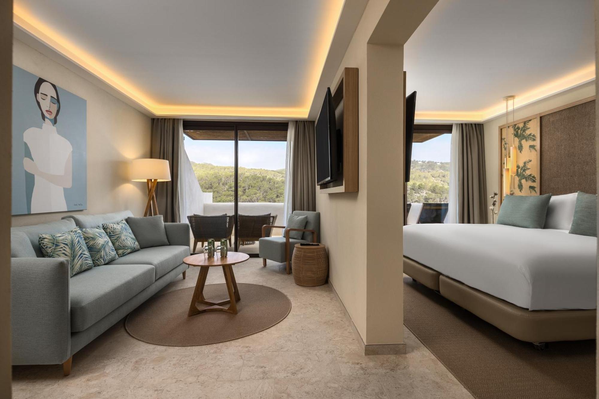 The Club Junior King Suite Terrace Bath