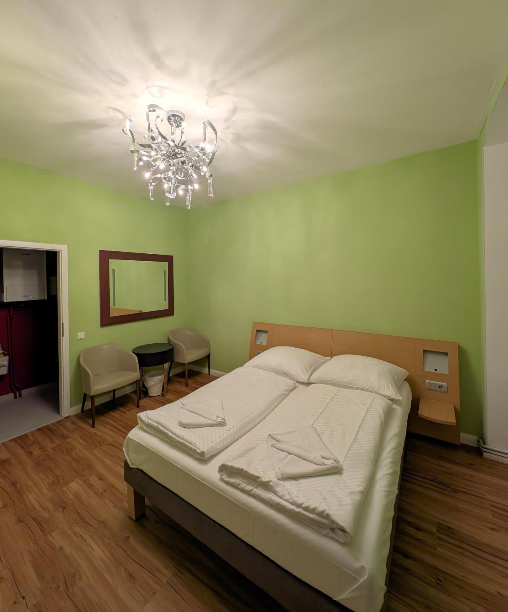 Deluxe Two-Bedroom Apartment Garden View